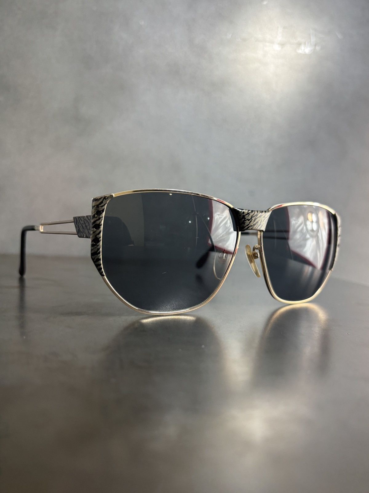 Valentino 1980s Vintage Valentino Sunglasses Metal Aviator 5419 Case Size ONE SIZE - 4 Thumbnail