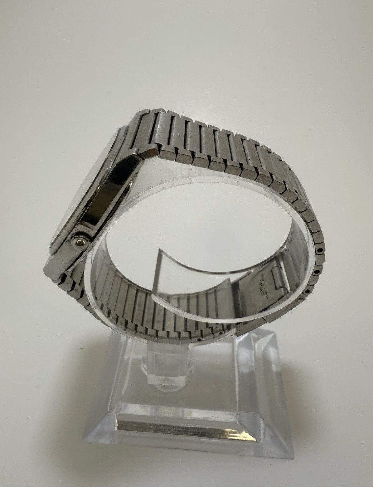 Seiko Vintage 1977 Seiko Quartz 7830-5060 Navy Dial Men's Watch Size ONE SIZE - 3 Thumbnail