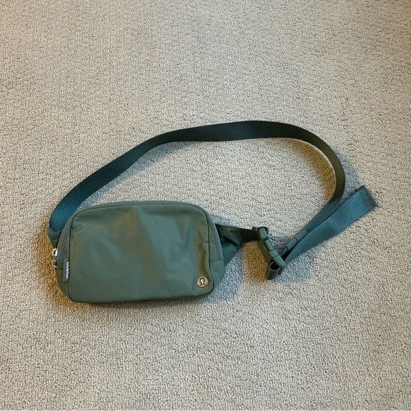 Lululemon New Lululemon Wear everywhere Belt Bag Green Size ONE SIZE - 2 Thumbnail