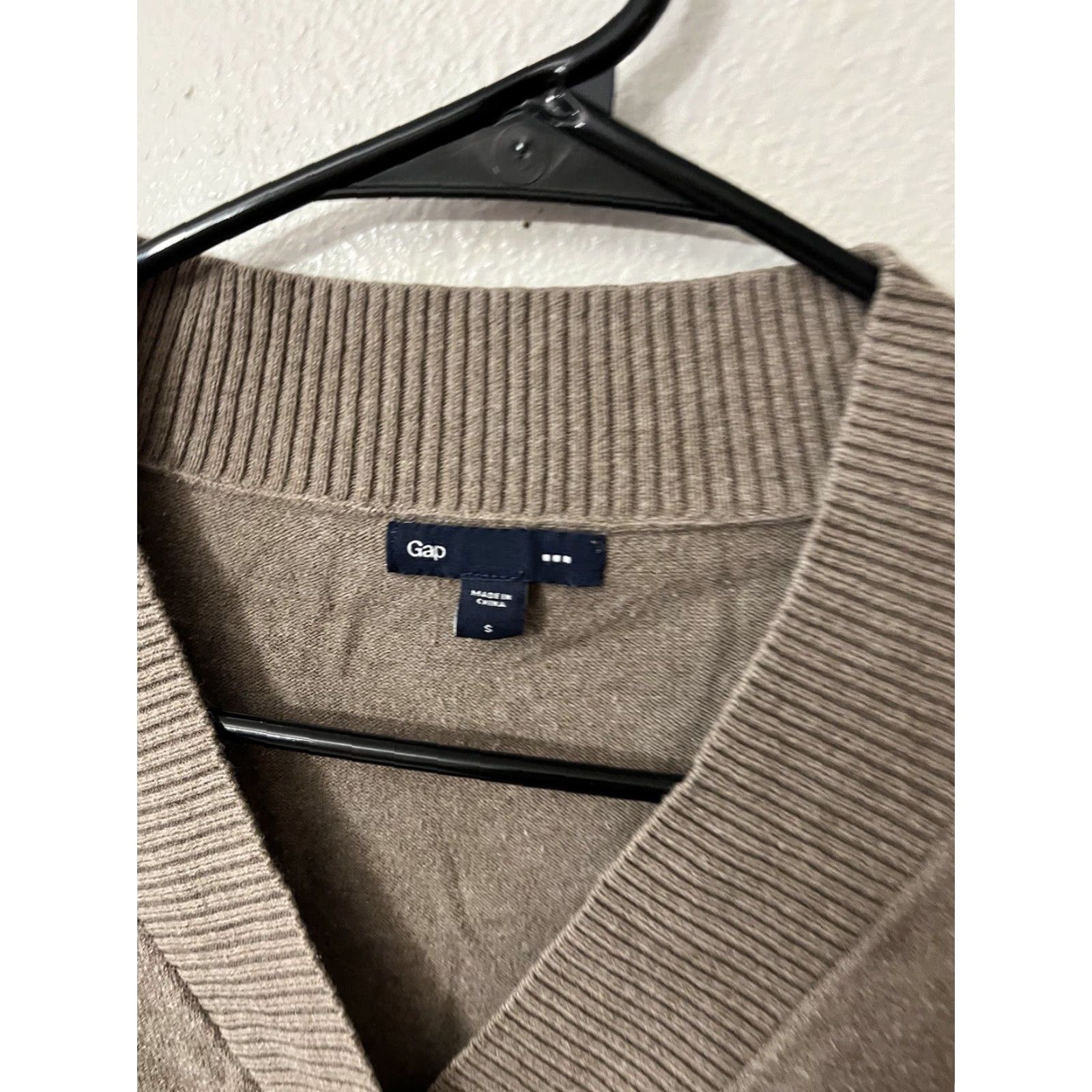 Gap VINTAGE Gap Women Pullover Sweater Size Small V-Neck Brown Cotton Blend Fashion Size S / US 4 / IT 40 - 3 Thumbnail