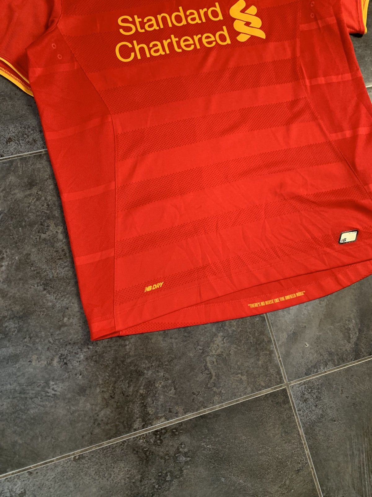 Vintage Liverpool New Balance 16/17 Home Jersey Size US M / EU 48-50 / 2 - 5 Thumbnail