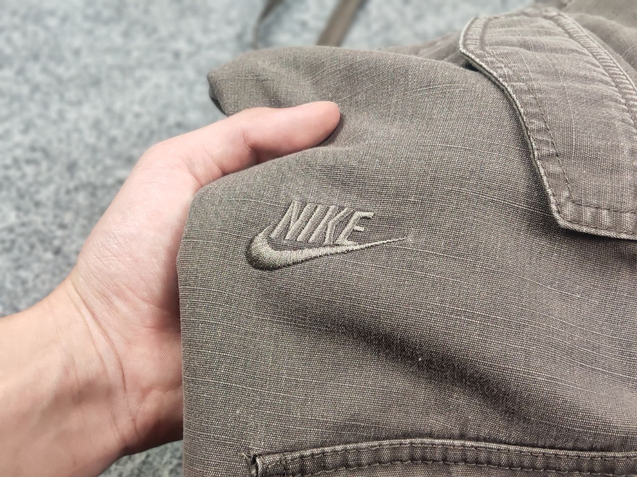 Nike Vintage Nike Cargo Canvas Baggy Beige Logo Shorts Y2K Style Size US 34 / EU 50 - 13 Thumbnail