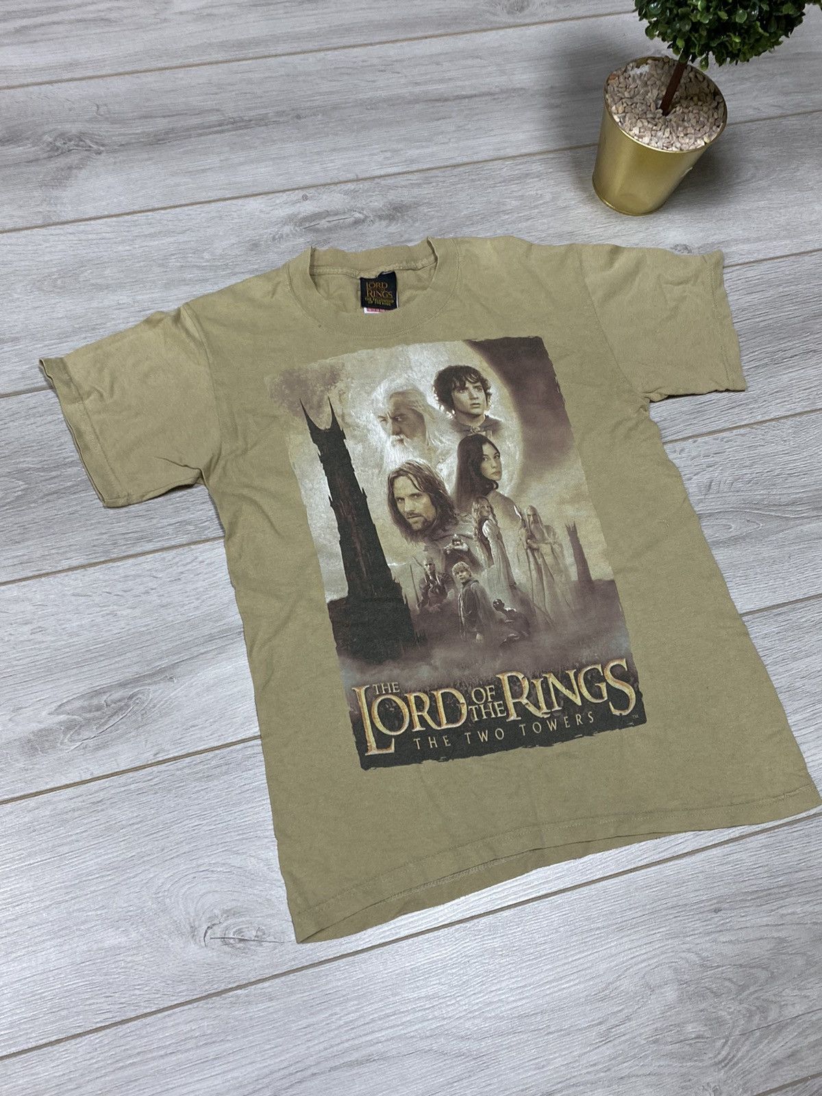 Vintage Lord of The rings the two towers vintage t-shirt Size US S / EU 44-46 / 1 - 5 Thumbnail