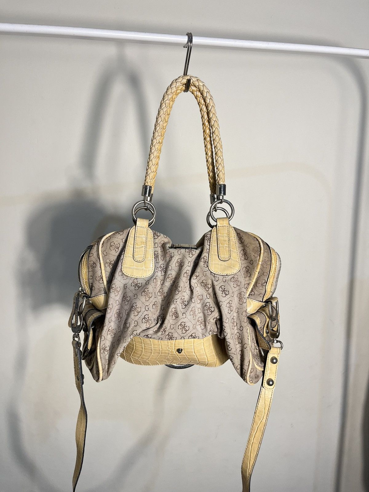 Guess Vtg Guess monogram bag belt Size ONE SIZE - 14 Thumbnail