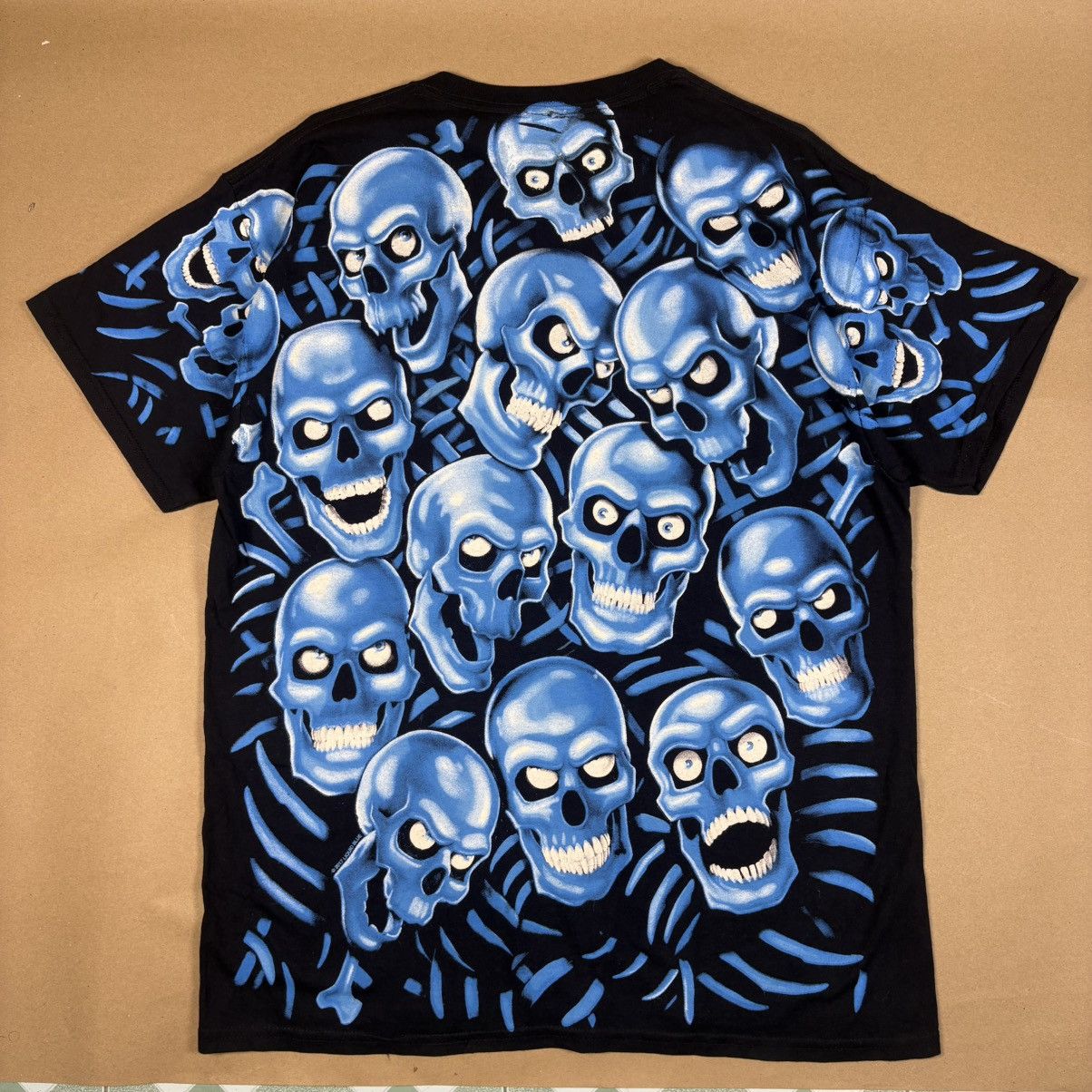 Liquid Blue Liquid blue 2017 skull pile all over print shirt mens Size US S / EU 44-46 / 1 - 4 Thumbnail