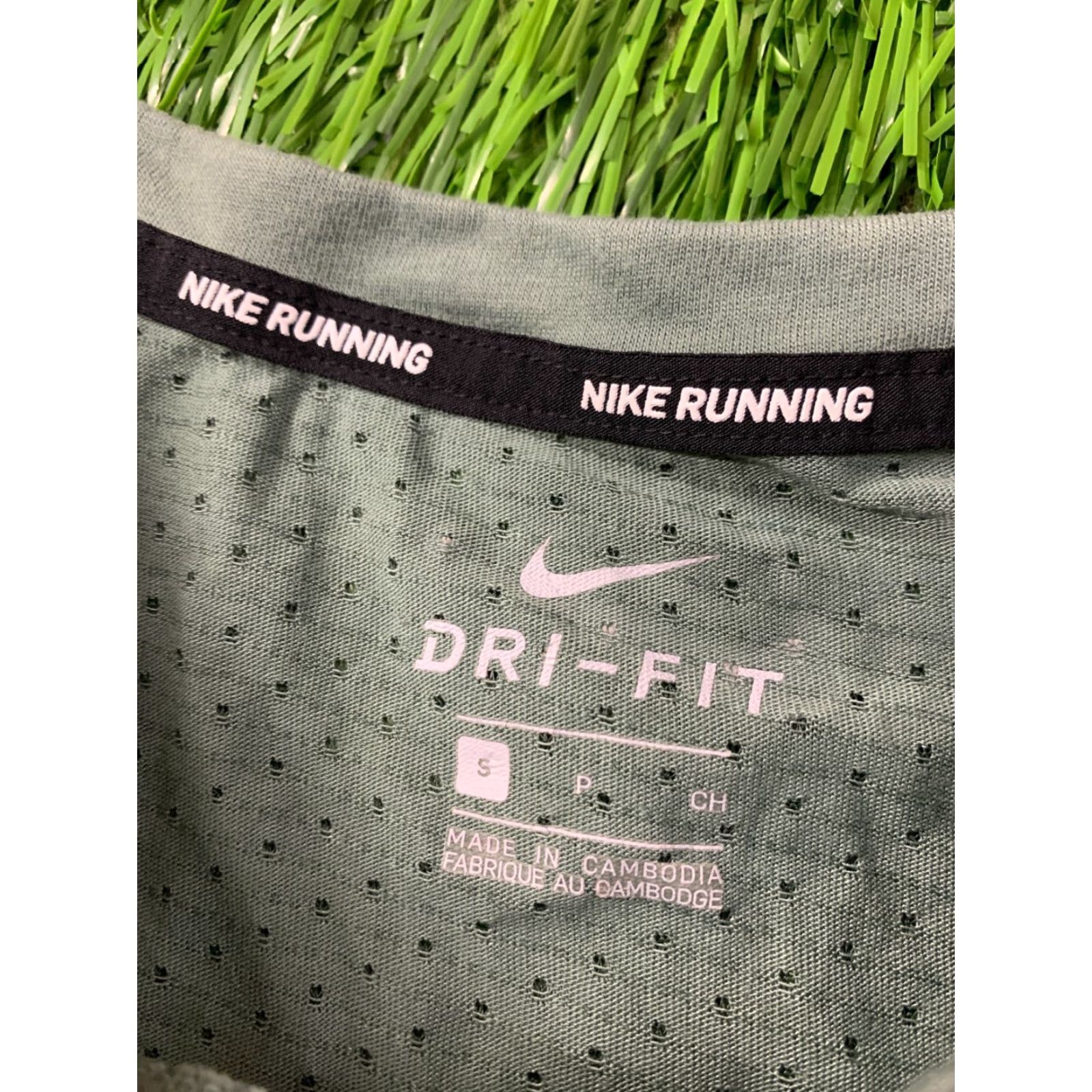 Nike Nike Running Dri-Fit Original 2018 Men Shirt Jersey T-Shirt Size S Green 85% Polyester 15% Cotton Short Sleeve Classic Fit Gaming? Size US S / EU 44-46 / 1 - 4 Thumbnail