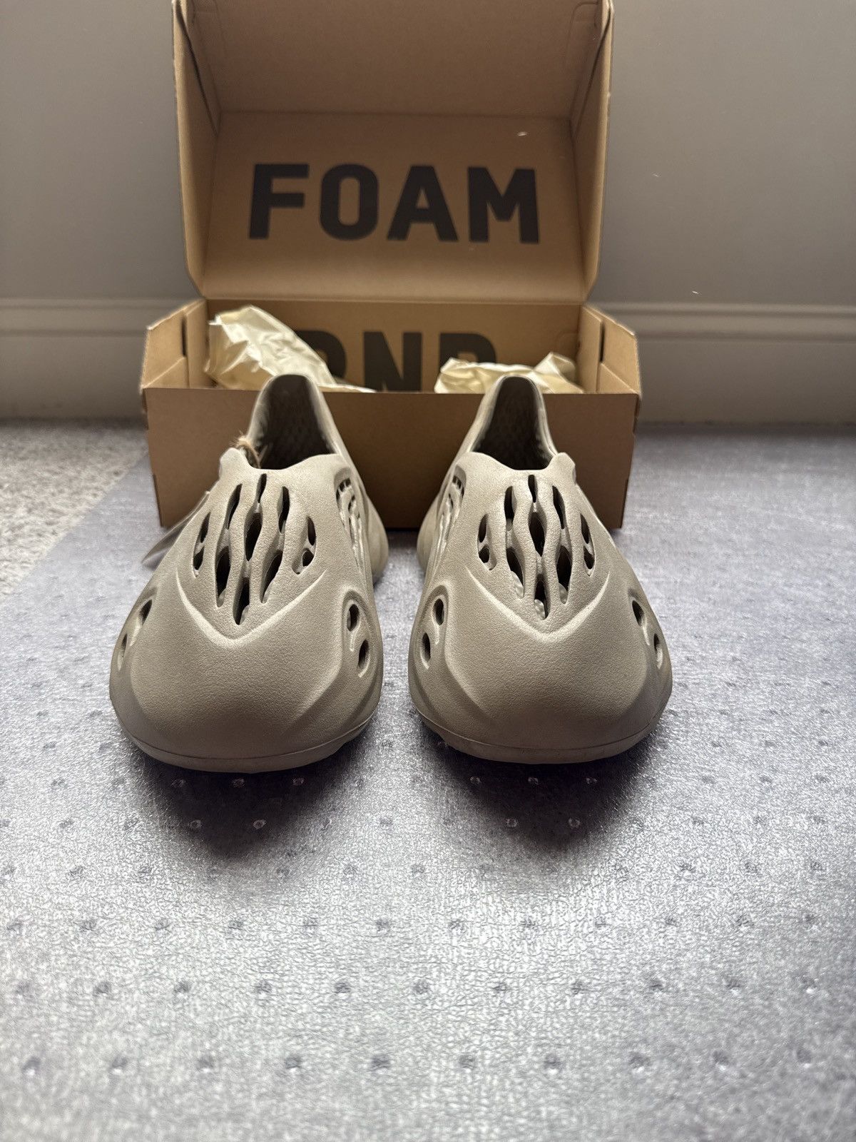 Yeezy Yeezy Foam RNNR Stone Sage Size US 10 / EU 43 - 3 Thumbnail