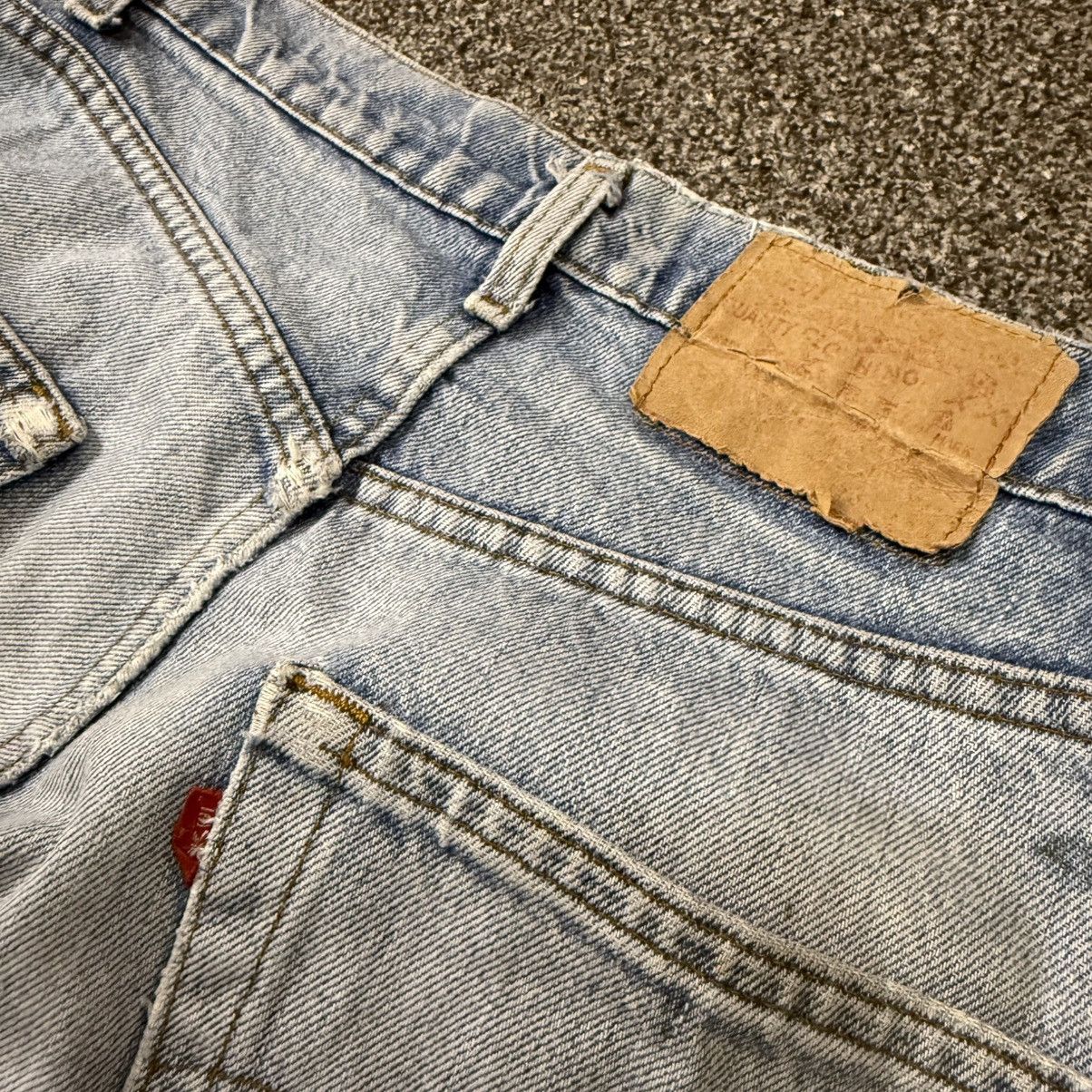 Levi's Vintage Clothing 70s 80s Levis 501 Distressed Aging Rindem Denim W34 USA Size US 34 / EU 50 - 10 Thumbnail