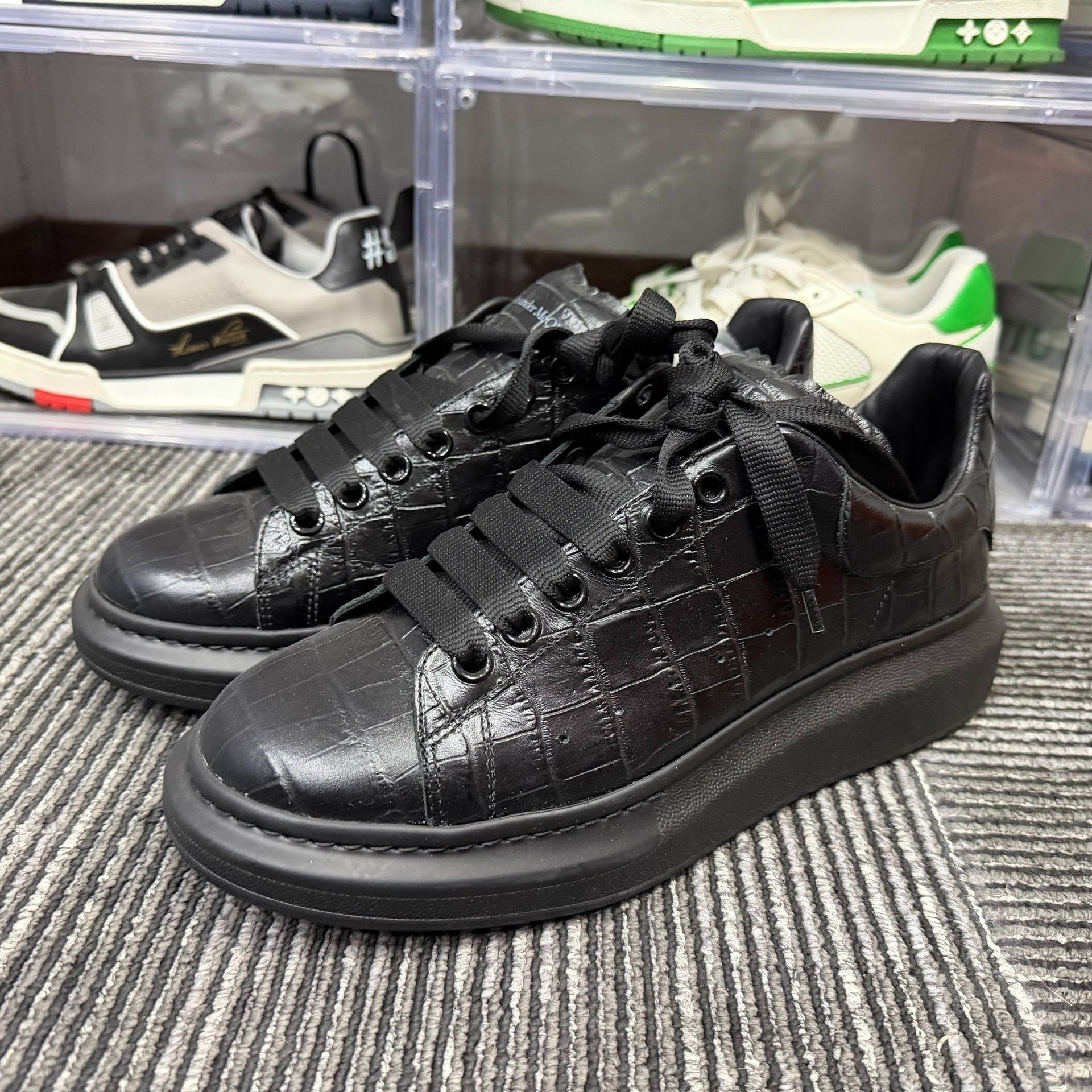 Alexander McQueen Alexander McQueen Casual Lowtop Sneakers 9 Men Size US 9 / EU 42 - 1 Thumbnail