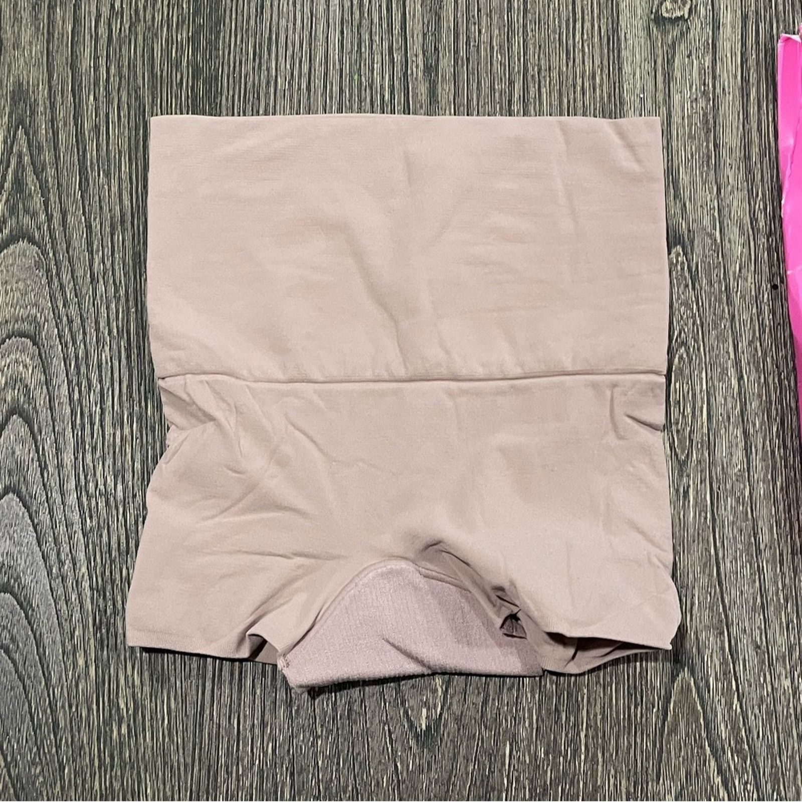 Spanx NWT Spanx Power Series Shapewear Boyshort Seamless Nude S Size 26" / US 2 / IT 38 - 7 Thumbnail