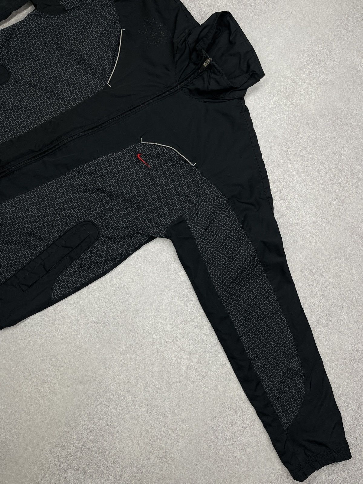 Nike Vintage Nike Air Max 360 Black Jacket Big Logo Drill Y2K ACG Size US S / EU 44-46 / 1 - 4 Thumbnail