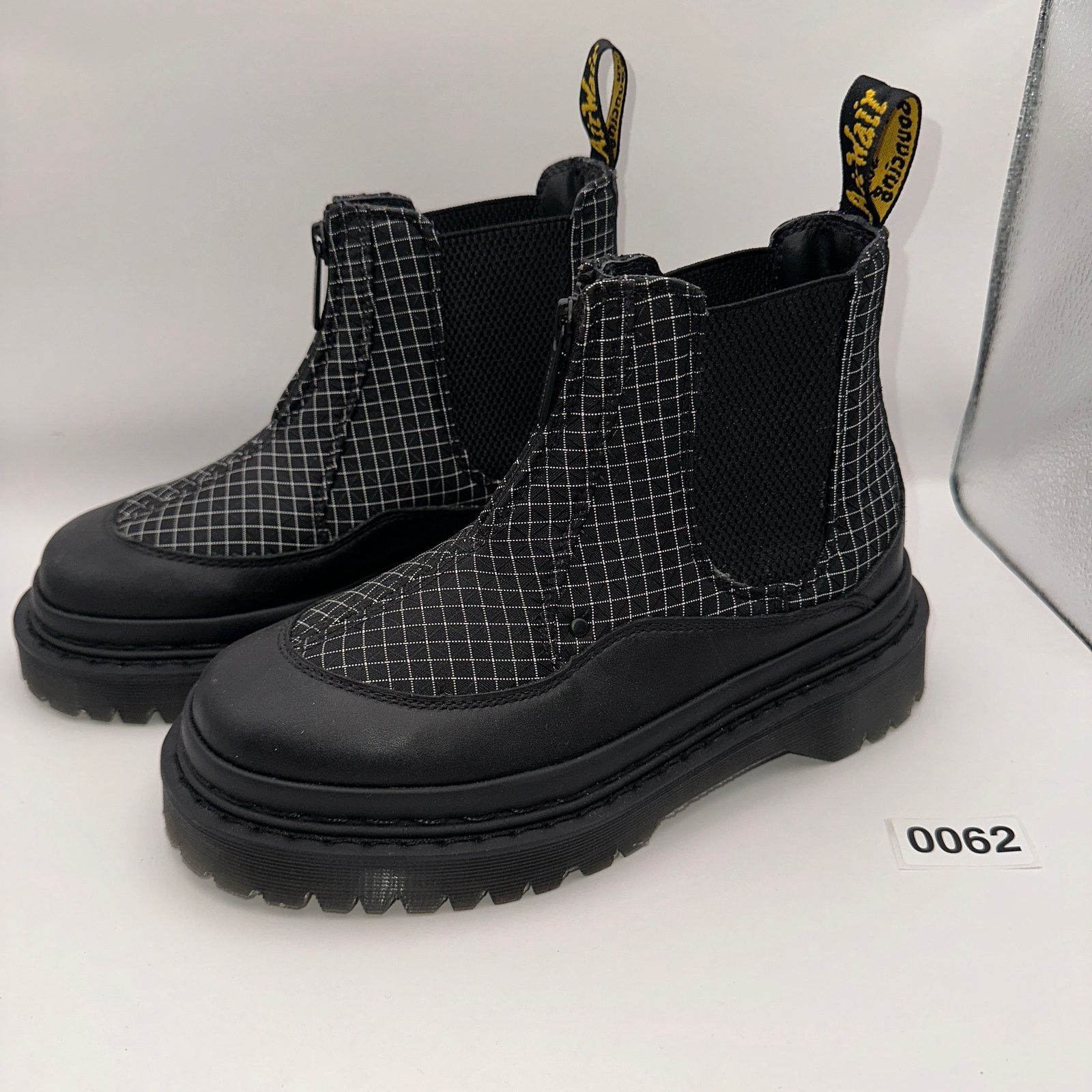 Dr. Martens Dr. Martens Womens 7 2976 EXP Chelsea Mid Top