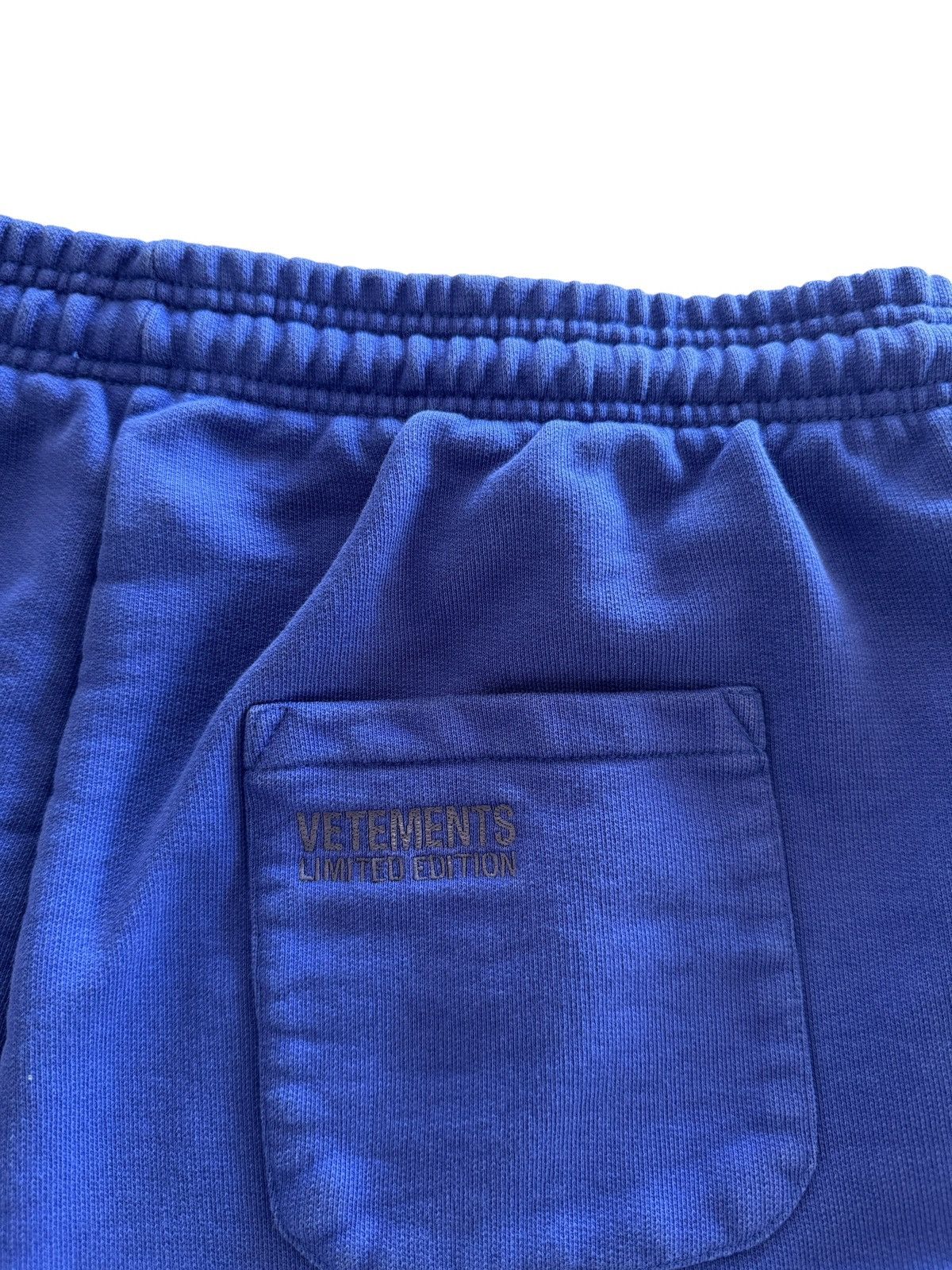 Vetements *RARE* VETEMENTS GVASALIA TAPE LOGO V SHORT SWEATPANTS Size US 34 / EU 50 - 17 Thumbnail