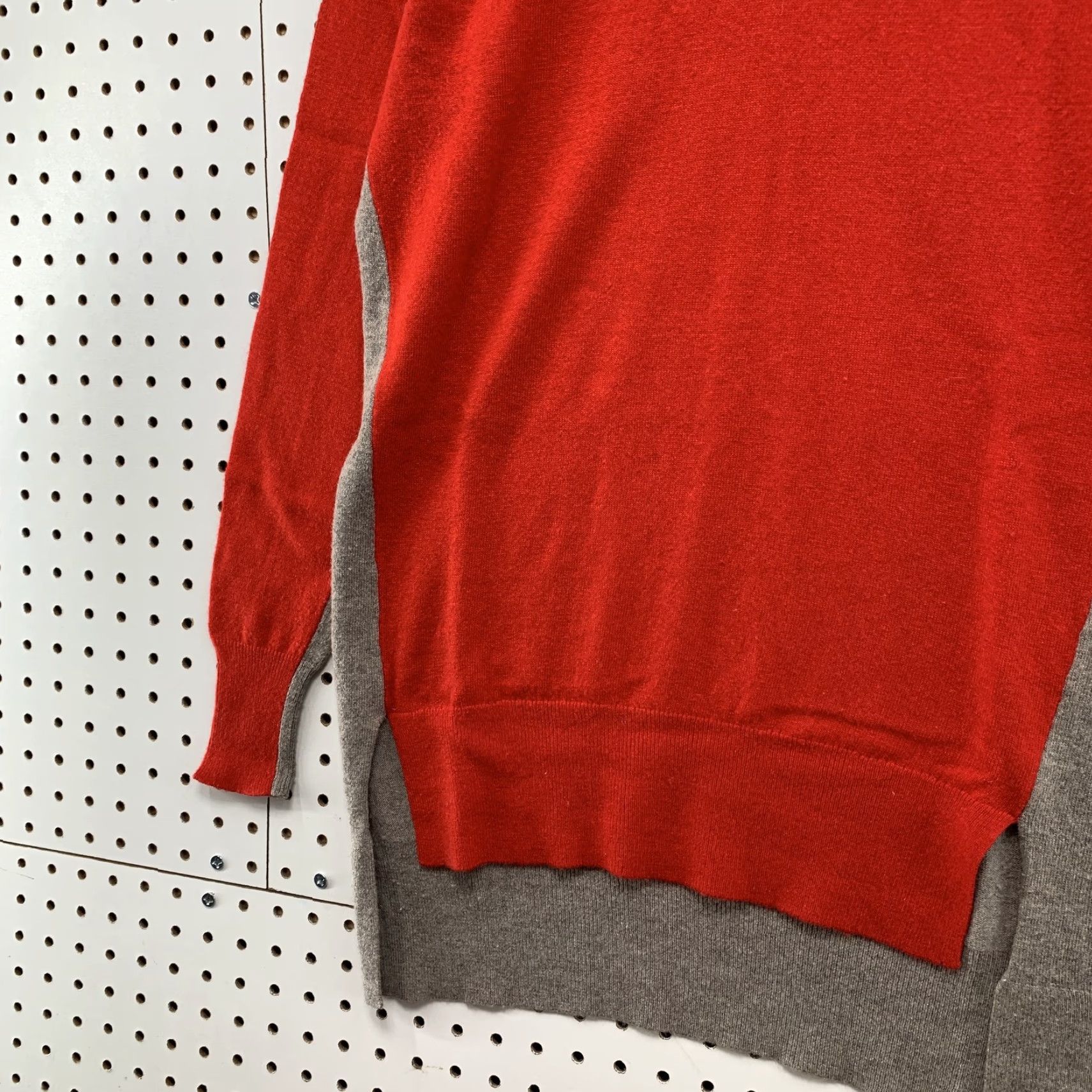J.Crew J.CREW Wool Blend Colorblock Sweater Womens XS Red Gray Long Sleeve Size XS / US 0-2 / IT 36-38 - 3 Thumbnail