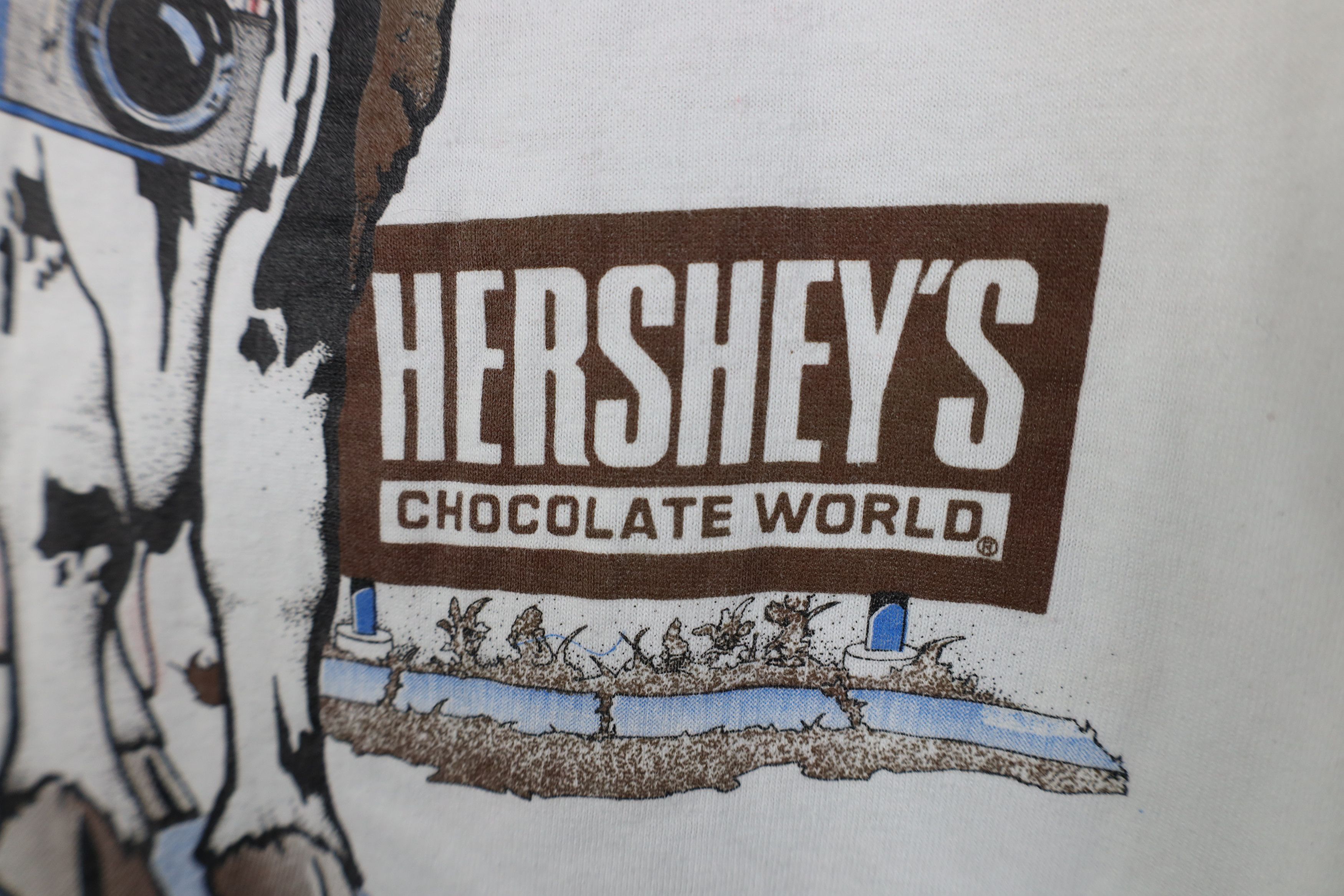 Fruit Of The Loom Vintage 90s Hersheys Chocolate Chocolate World Cow T-Shirt Size US XL / EU 56 / 4 - 6 Thumbnail