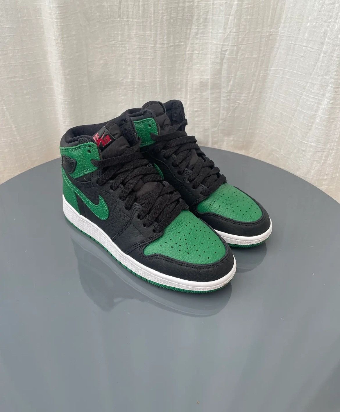 Jordan Brand Jordan 1 Pine Green 2.0 Size US 5 / IT 35 - 2 Thumbnail