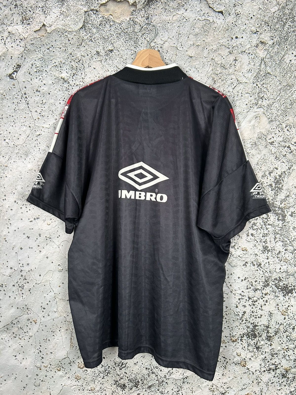 Umbro Vintage Umbro Sportswear Tee Retro 90s Football Soccer Hype Size US XL / EU 56 / 4 - 4 Thumbnail