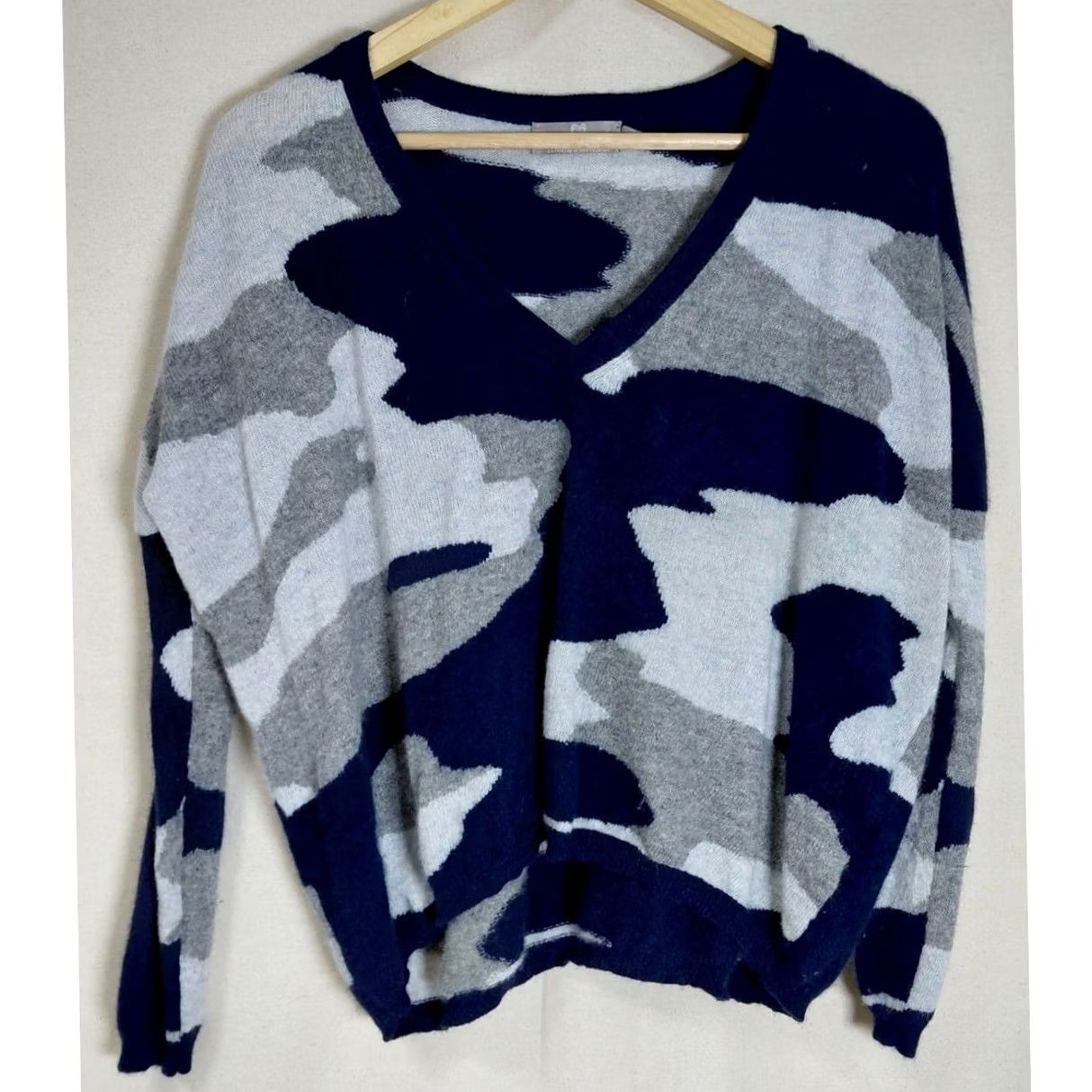 Vintage Brodie Navy Camo Cashmere V-Neck Long Sleeve Sweater M Size M / US 6-8 / IT 42-44 - 2 Thumbnail