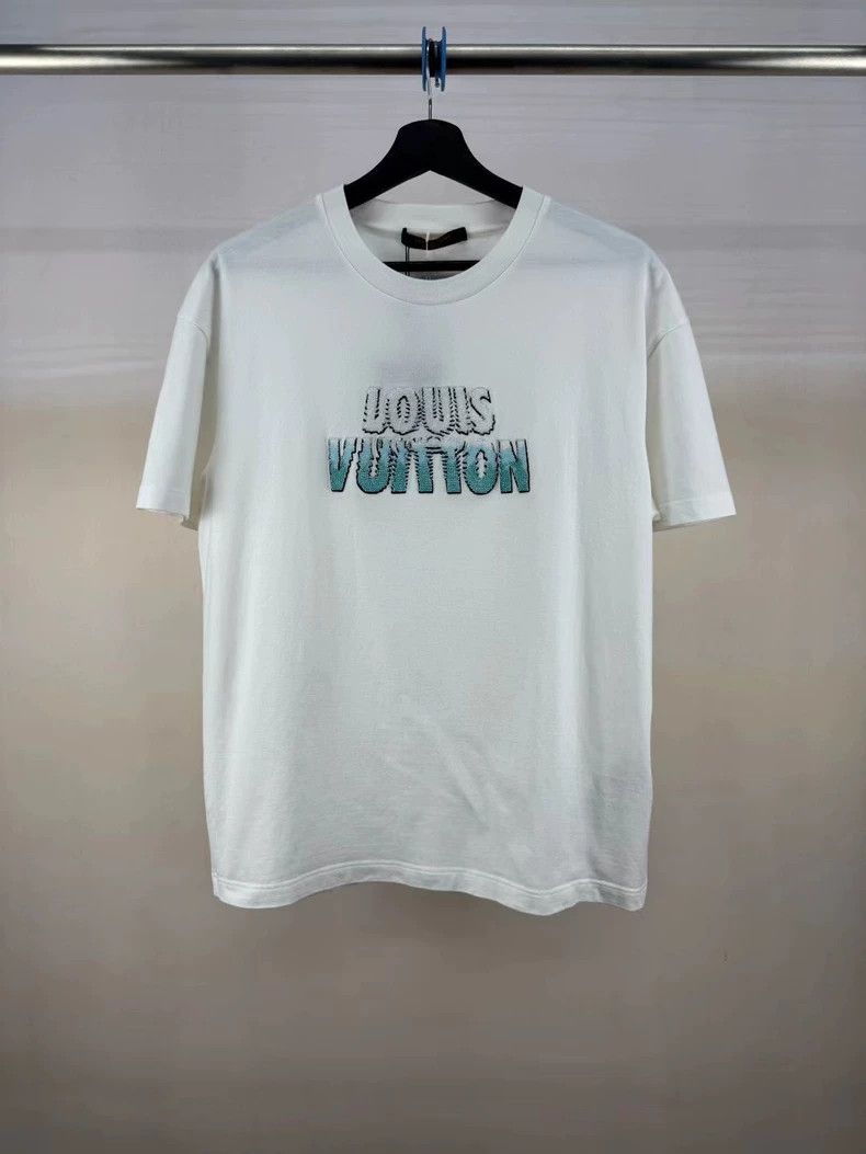 Louis Vuitton Louis Vuitton White beaded short sleeves 2504-Nextarrow Size US S / EU 44-46 / 1 - 1 Thumbnail