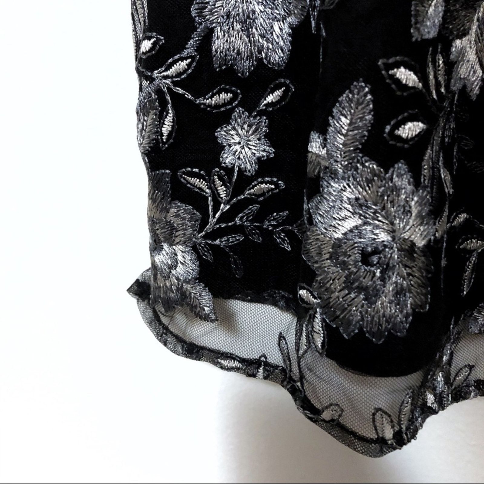 Bloomingdale's Le Gali black silver embroidered lace top small Size S / US 4 / IT 40 - 5 Thumbnail