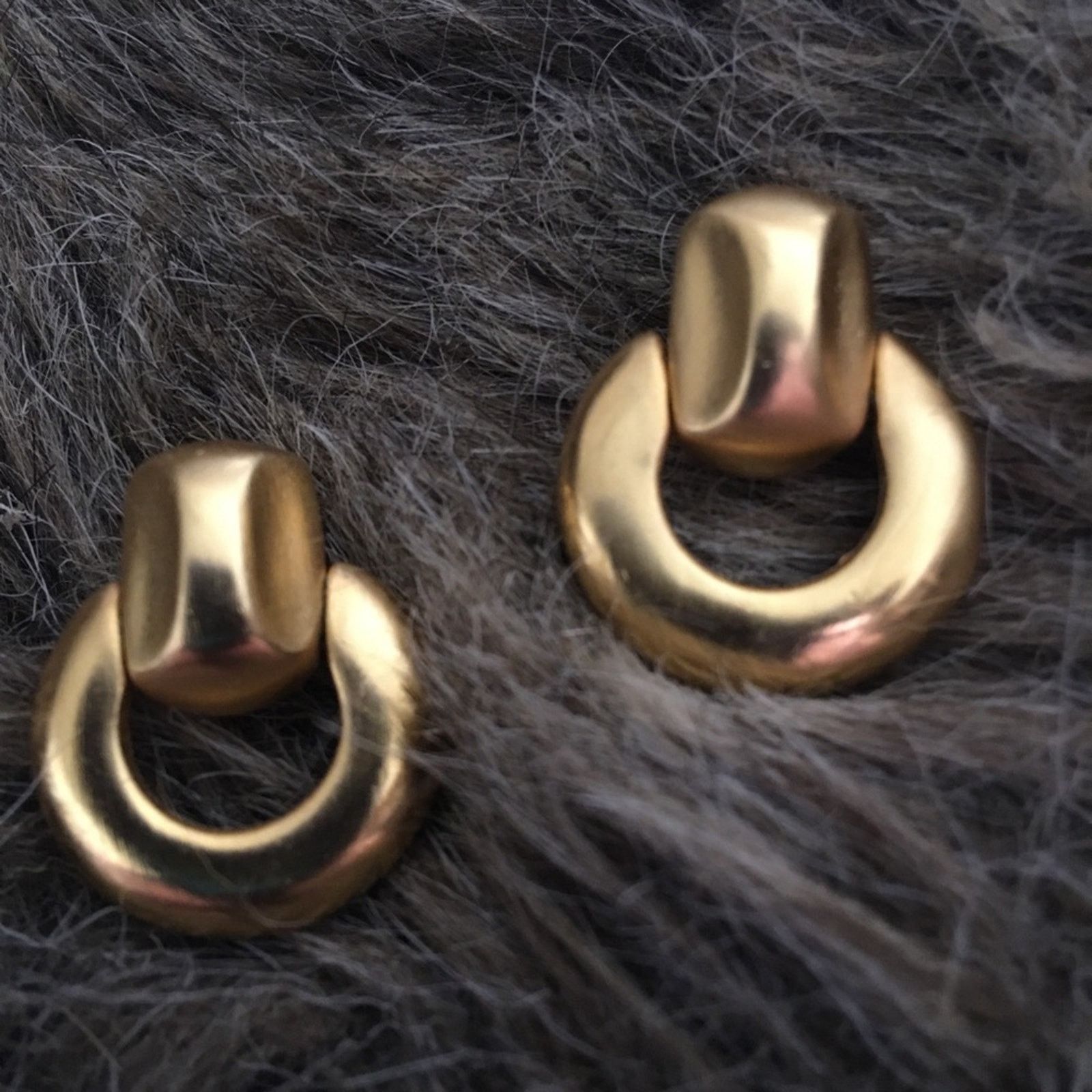 Vintage Vintage 80s matte gold tone clip on earrings Size ONE SIZE - 1 Thumbnail