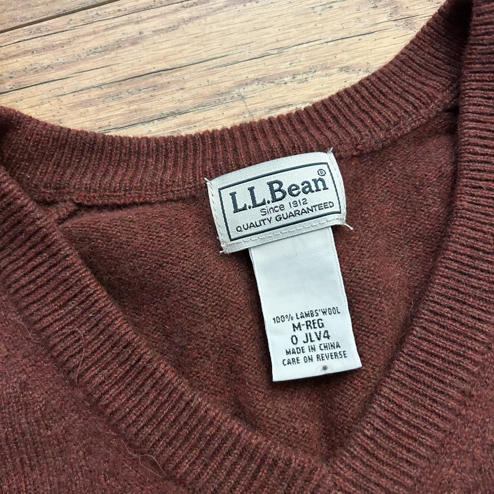L.L. Bean Ll Bean 100% Lambs Wool Knit V Neck Sweater Medium Size US M / EU 48-50 / 2 - 3 Thumbnail
