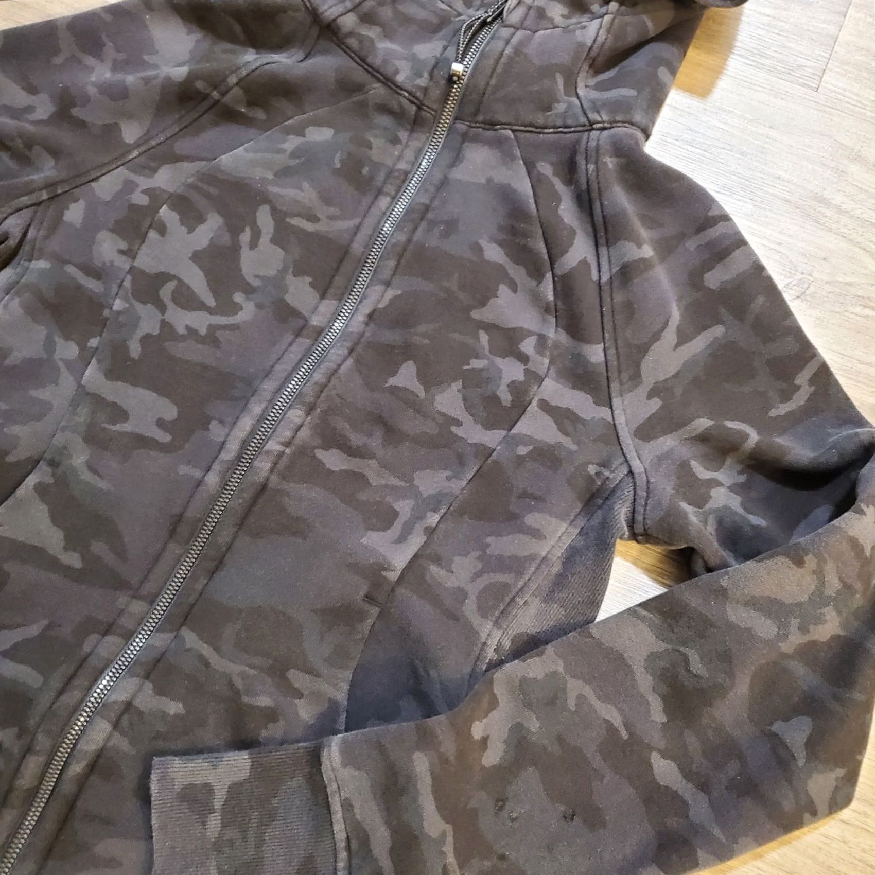 Lululemon Lululemon Scuba Hoodie Women’s Size 6 Black Camo Sweatshirt Full Zip Athleisure Size M / US 6-8 / IT 42-44 - 5 Thumbnail