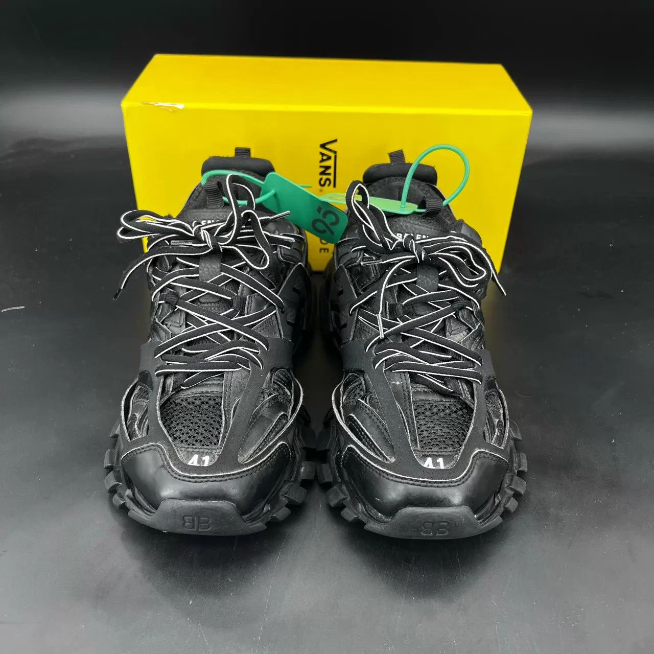 Balenciaga Balenciaga Track Black 41 clean tread OG Box CH9225 Size US 8 / EU 41 - 4 Thumbnail