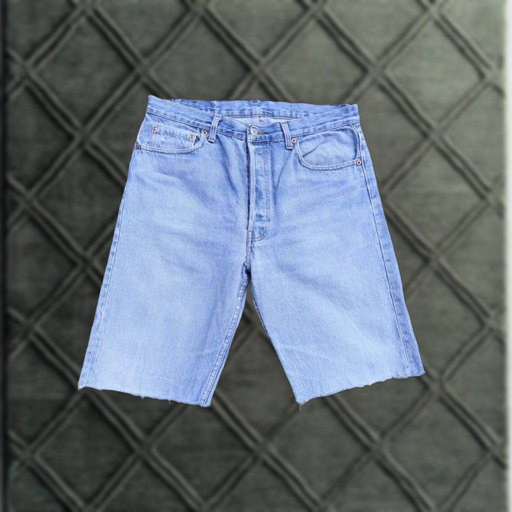 Levi's VINTAGE Levi's 90s Light Wash Raw Hem 5010191 Jean Shorts Bermuda Size 36 Regular Men Blue Jorts Rare Size US 36 / EU 52 - 1 Thumbnail