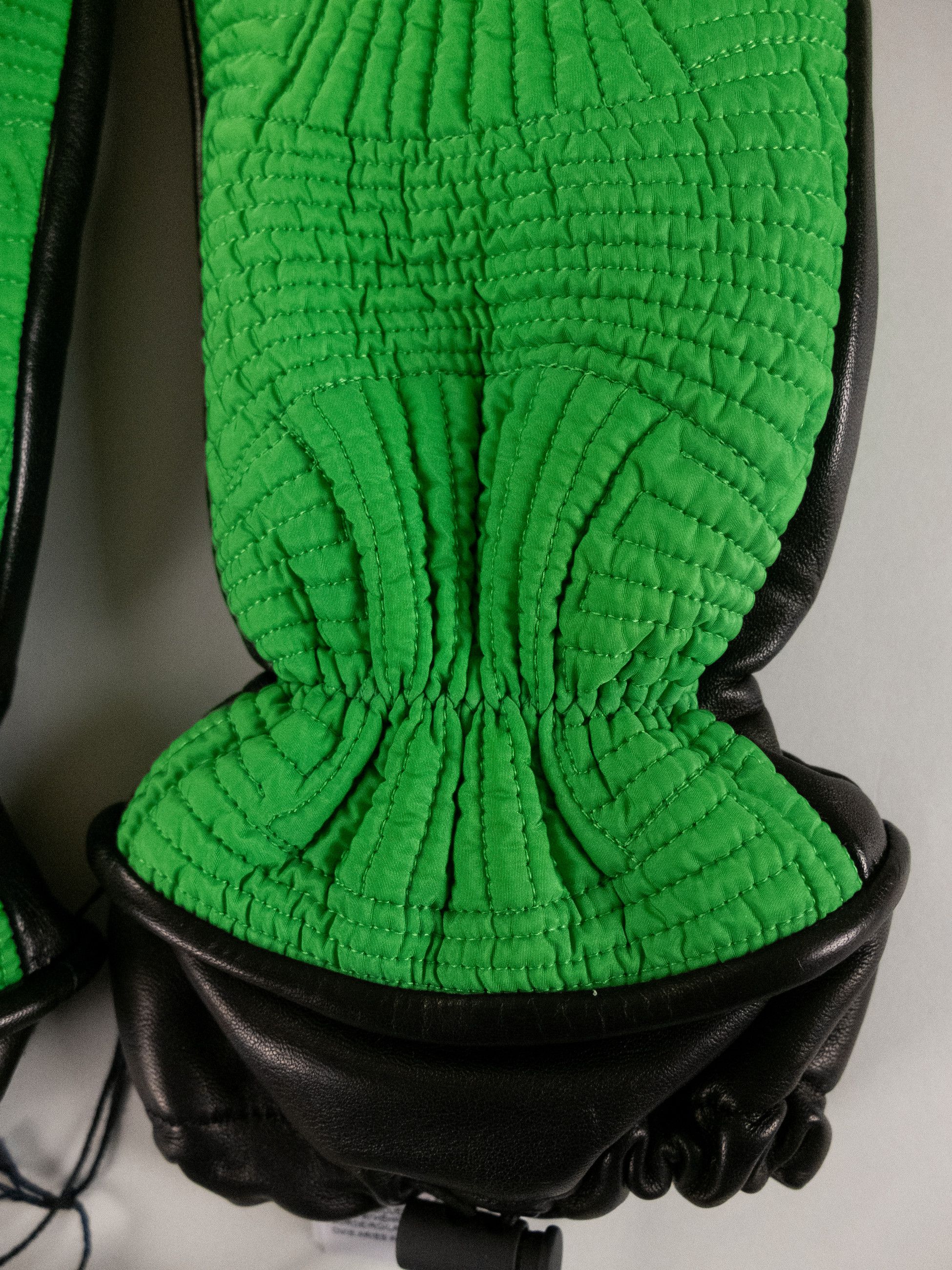 Bottega Veneta BOTTEGA VENETA black & green leather gloves 9 Medium q Size ONE SIZE - 2 Thumbnail