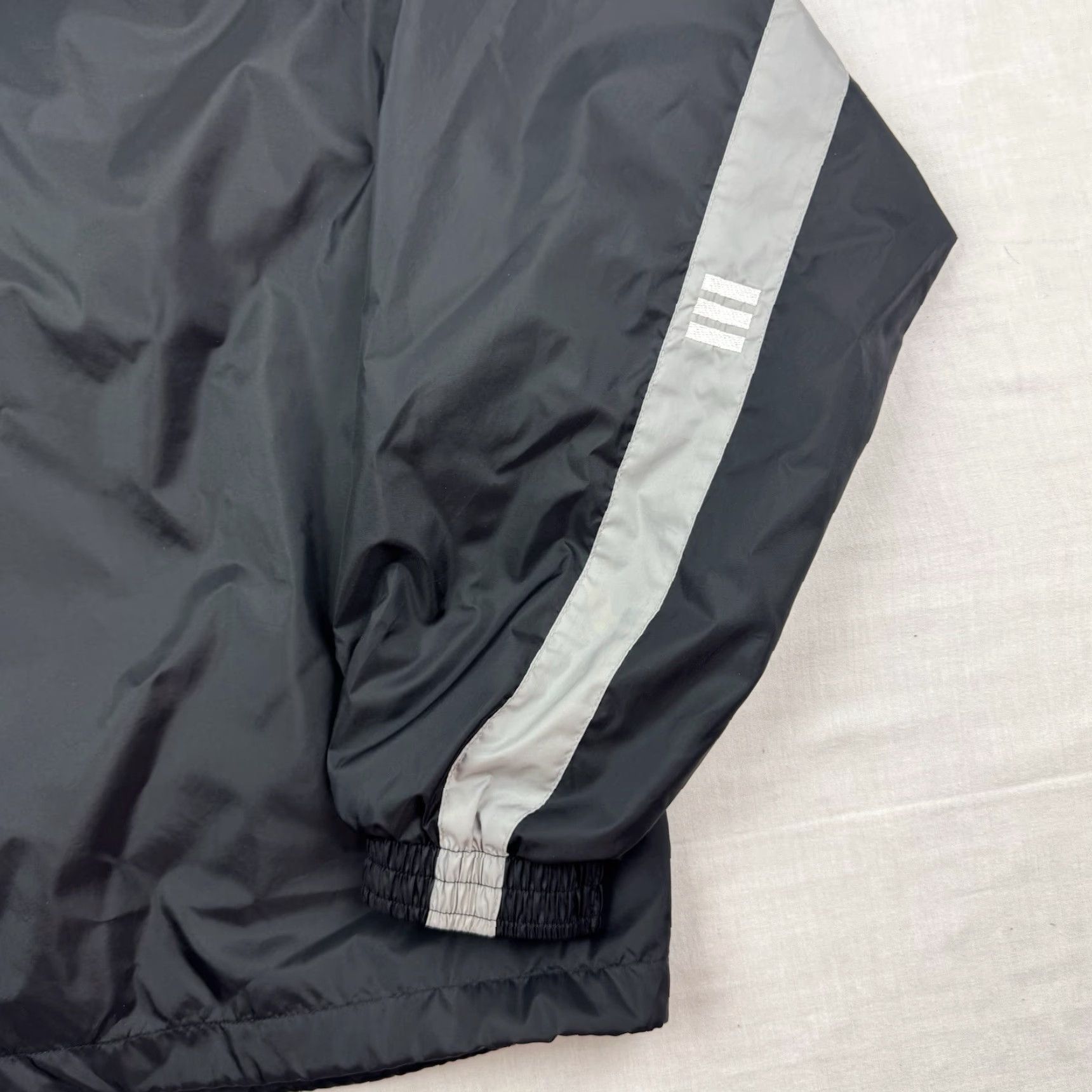 Adidas VINTAGE Adidas Windbreaker Jacket Adult Large Full Zip Collared Y2K Lightweight Black Men L Windbreaker 90s Sports Mens Size US L / EU 52-54 / 3 - 2 Thumbnail