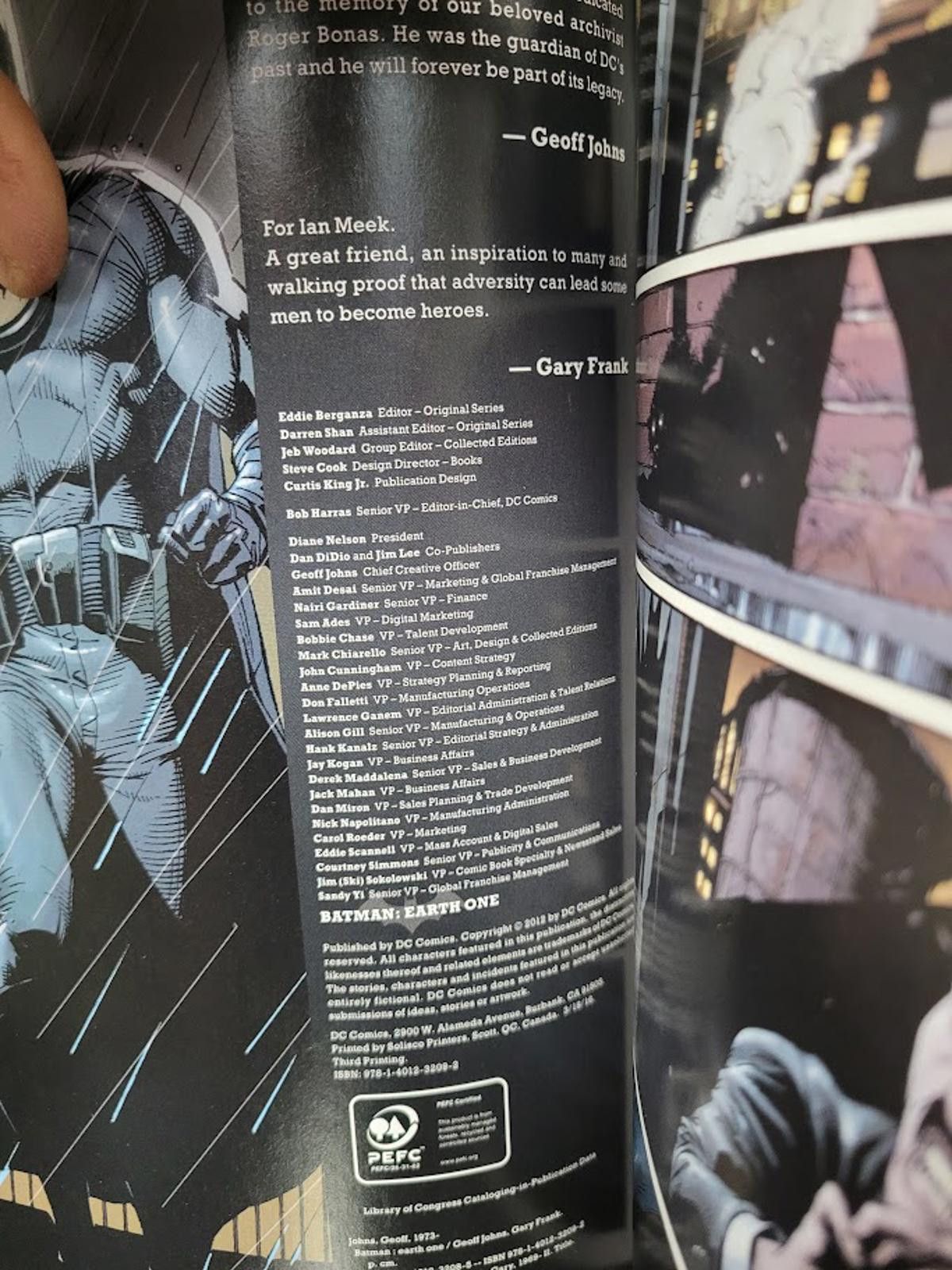 DC Comics Batman: Earth One Vol 1 HC 1st Printing Johns NM Size ONE SIZE - 2 Thumbnail
