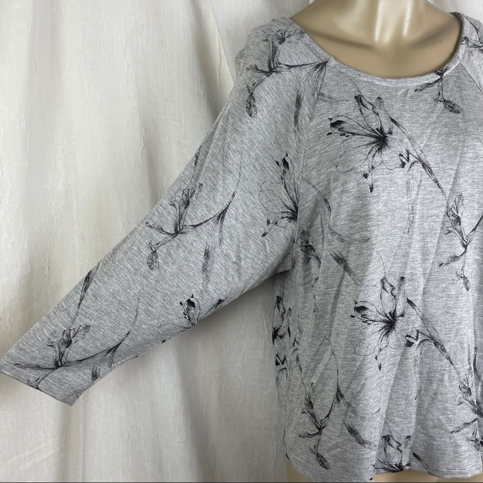 Forever 21 Forever 21 Heather Grey Floral Slouch Dolman Sleeve Shirt XS Size XS / US 0-2 / IT 36-38 - 8 Thumbnail