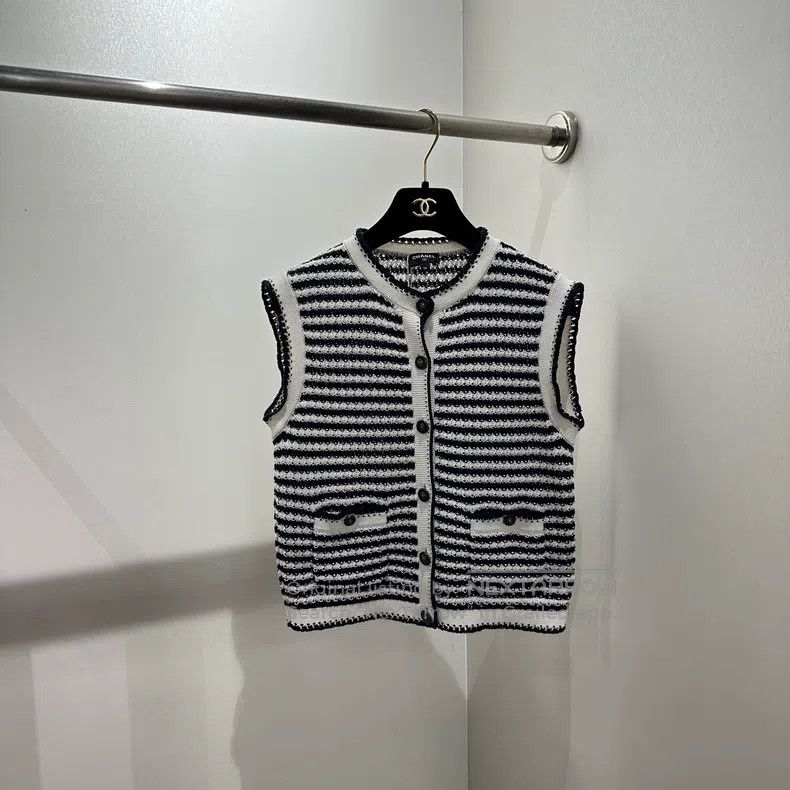 Chanel Chanel 22p black and white woven vest cardigan coat Size XS / US 0-2 / IT 36-38 - 1 Thumbnail