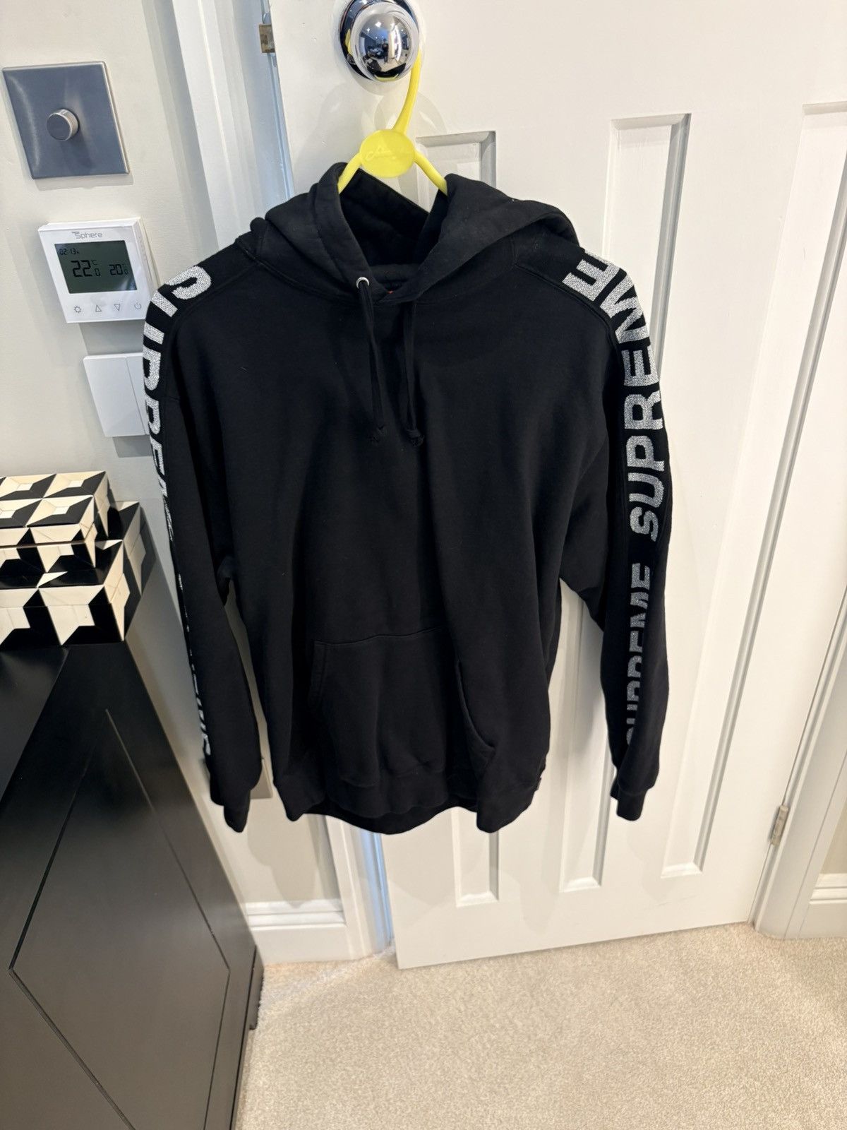Supreme Supreme hoodie in black. Size US M / EU 48-50 / 2 - 1 Thumbnail