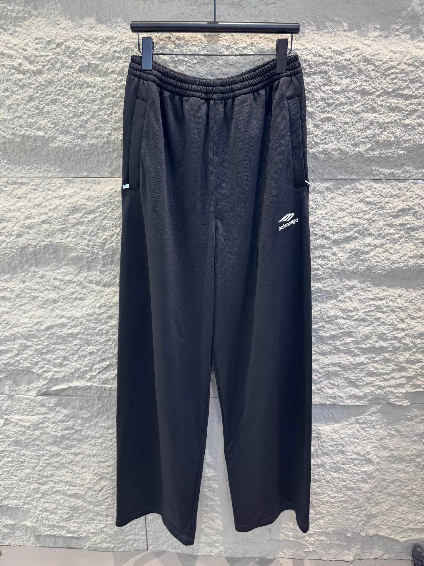 Balenciaga Balenciaga Women's 3B Print Black Sweatpants Size 25" / US 0 / IT 36 - 1 Thumbnail