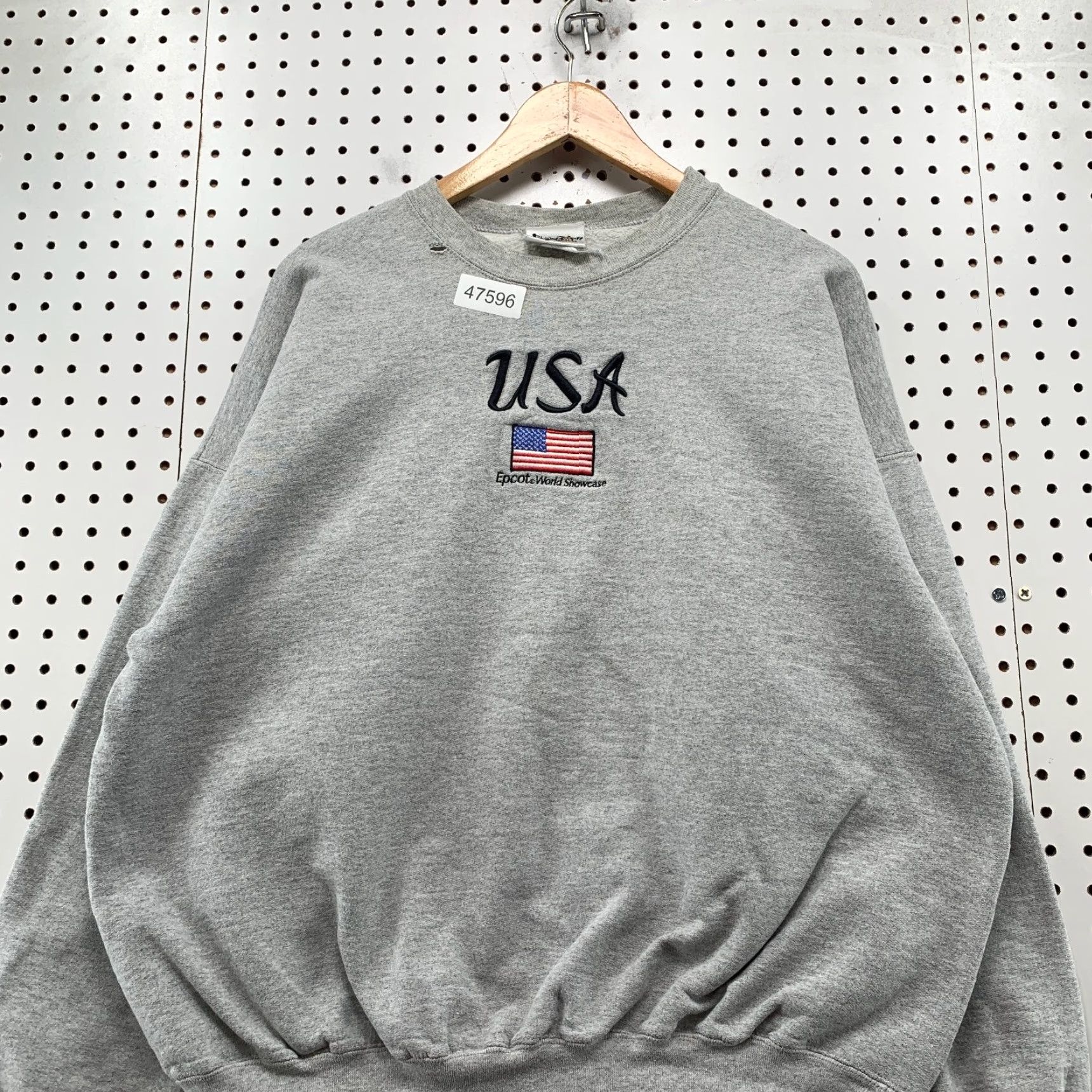 Disney VINTAGE Disney Epcot Sweatshirt Mens XL Gray Fleece Distressed Embroidered Size US XL / EU 56 / 4 - 4 Thumbnail