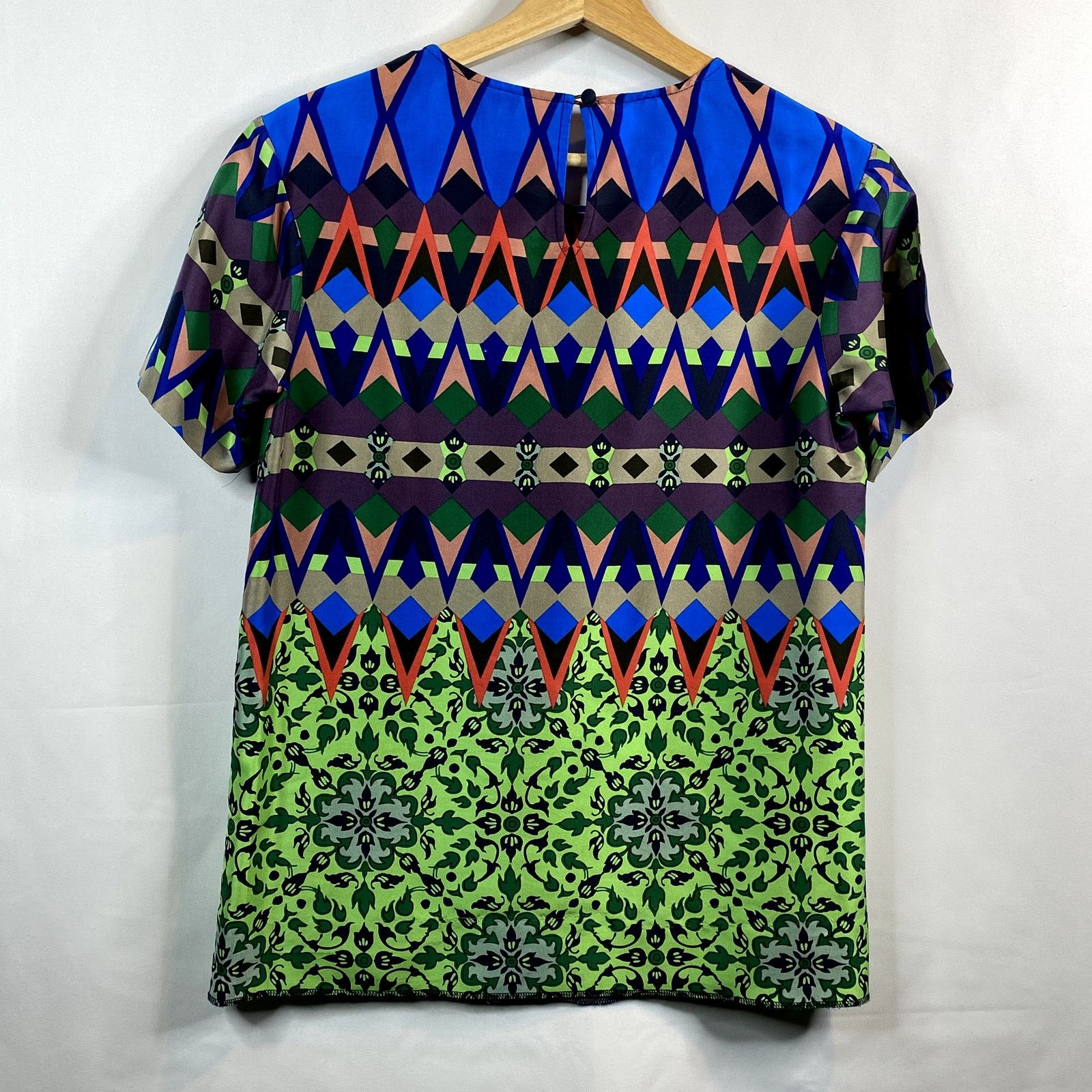 J.Crew Silk J Crew top crew neck, button closure Sz 00 Size XXS / US 00 / IT 34 - 2 Thumbnail