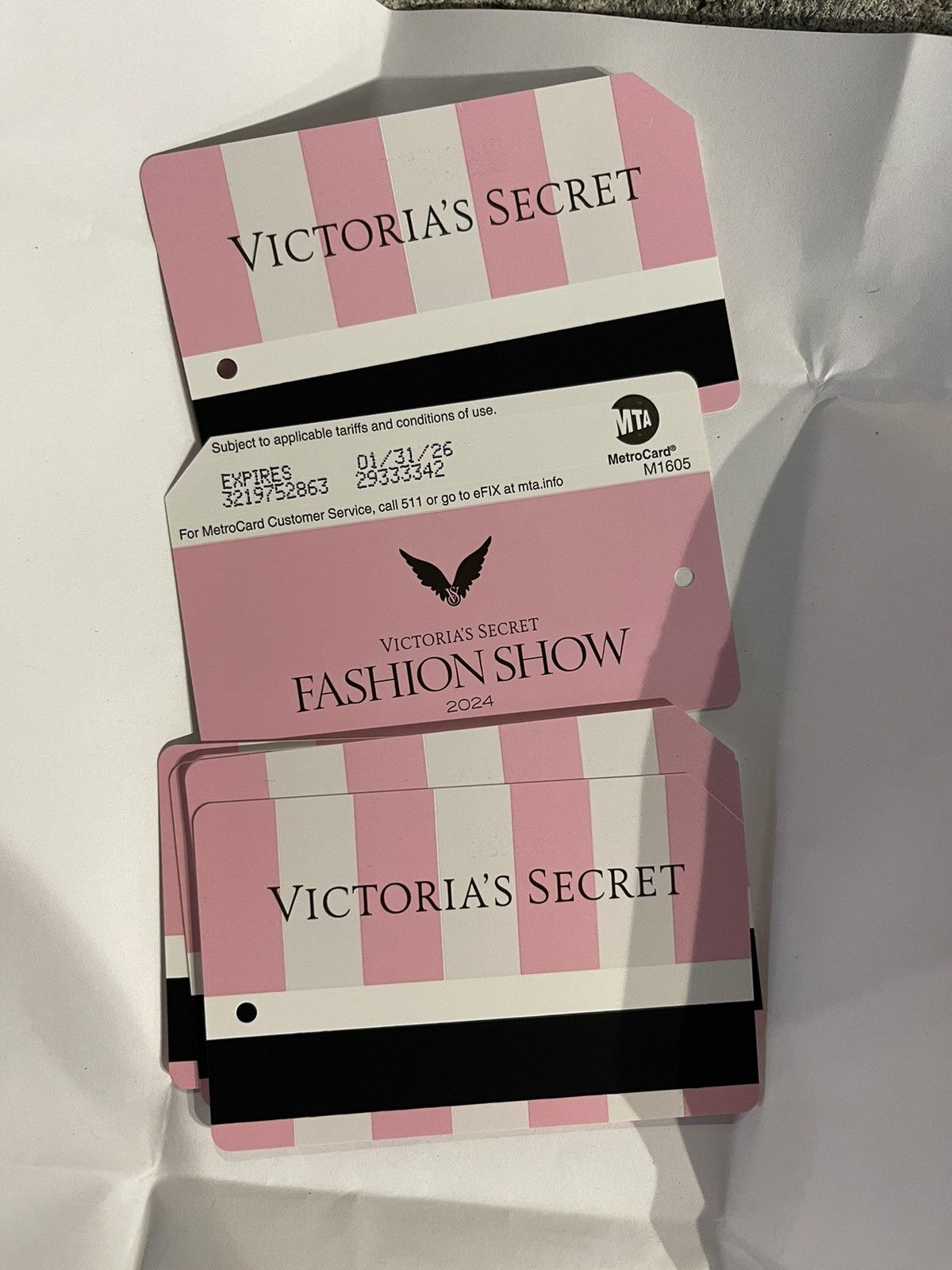 Victoria's Secret Victoria’s Secret Metrocards Size ONE SIZE - 3 Thumbnail