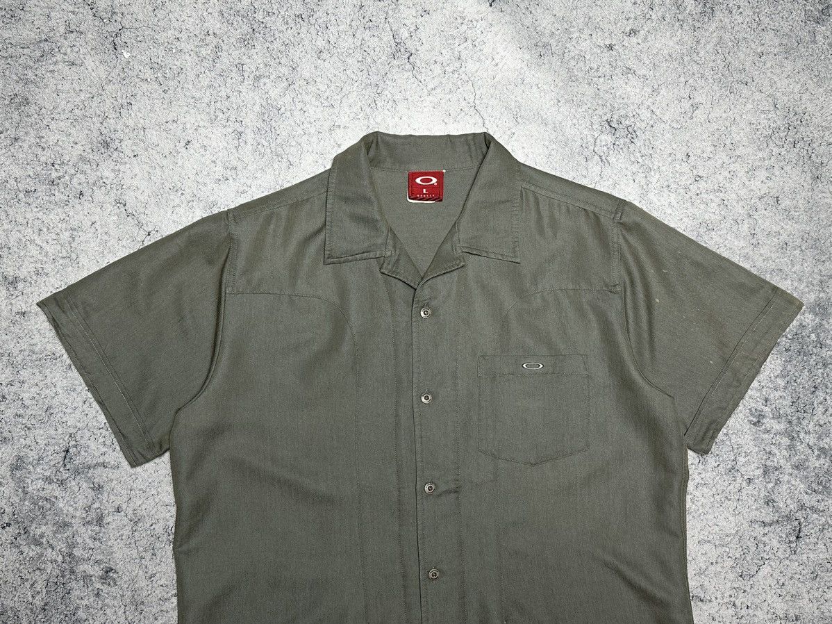 Vintage Vintage Oakley Software Metal Logo Shirt Size US L / EU 52-54 / 3 - 2 Thumbnail
