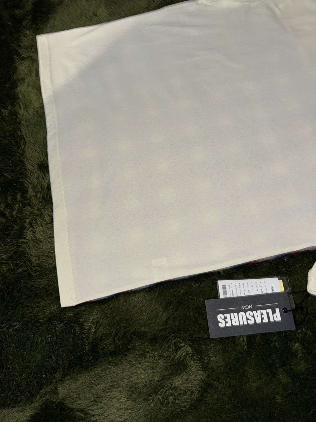Pleasures [L] PLEASURES Contrast Embroidered Logo T-Shirt off white Size US XL / EU 56 / 4 - 4 Thumbnail
