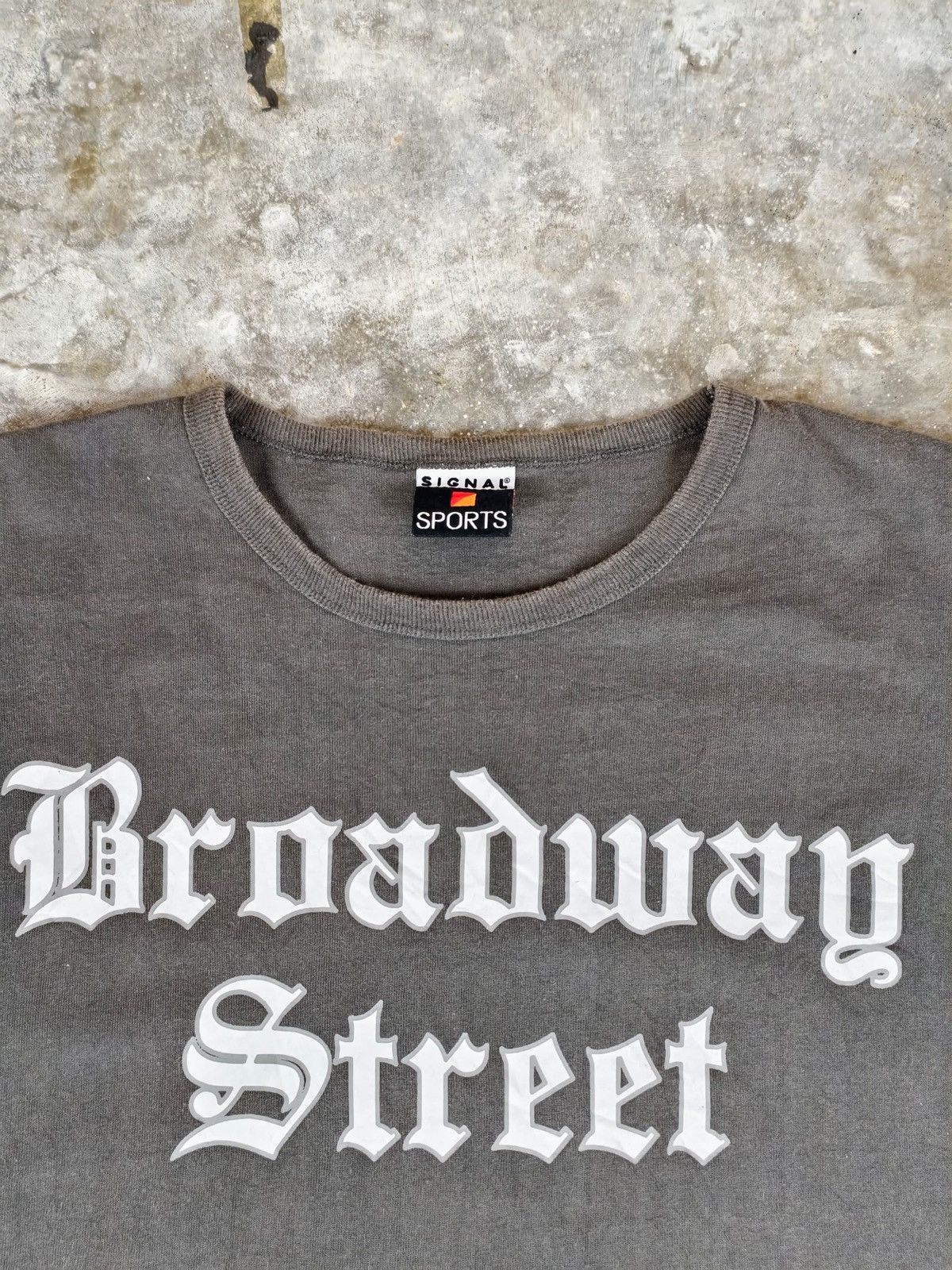 Signal Sport × Vintage Signal Sports Broadway Street T-Shirt Size US L / EU 52-54 / 3 - 3 Thumbnail
