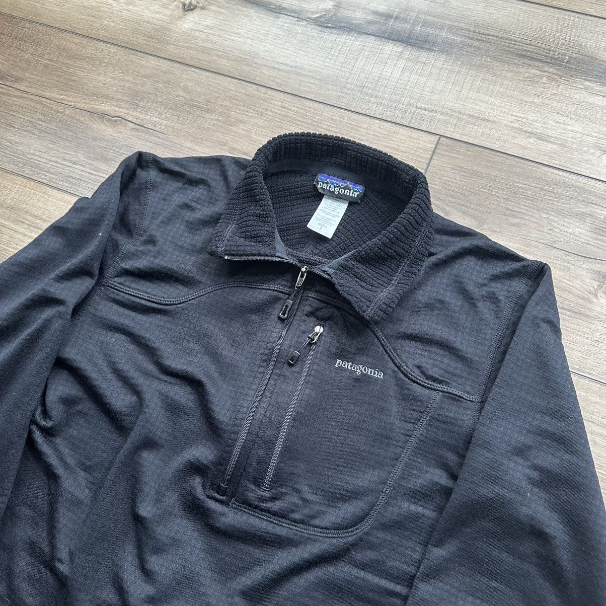 Patagonia Vintage 2000s Patagonia R1 Black Quarter Zip Pullover Size US S / EU 44-46 / 1 - 4 Thumbnail