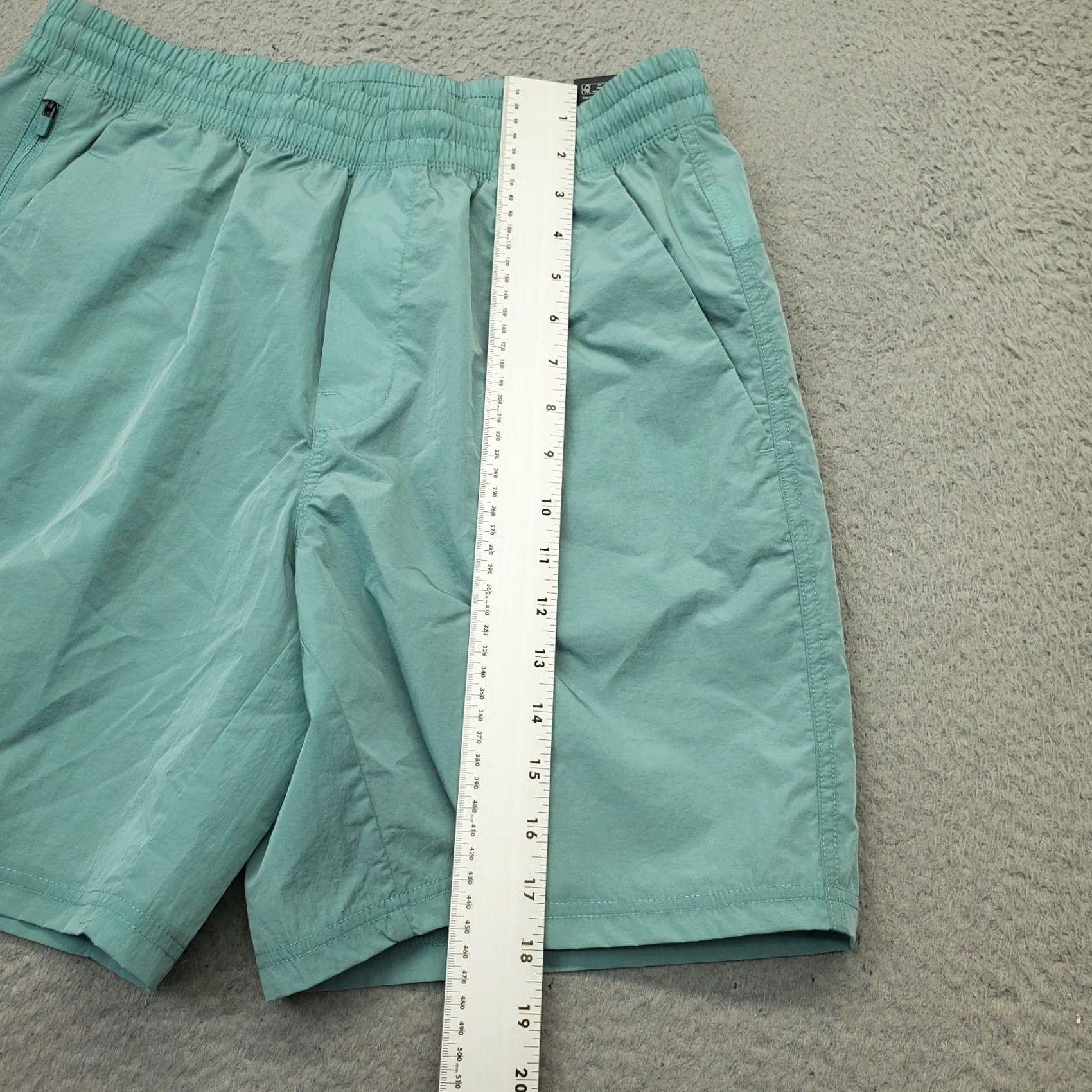 Vintage VRST All-In Unlined Shorts Men M Green Athletic Water Repellent UPF 50+ Athletic Fit Pockets Breathable 7" Inseam NWT Mens Size US 31 - 4 Thumbnail