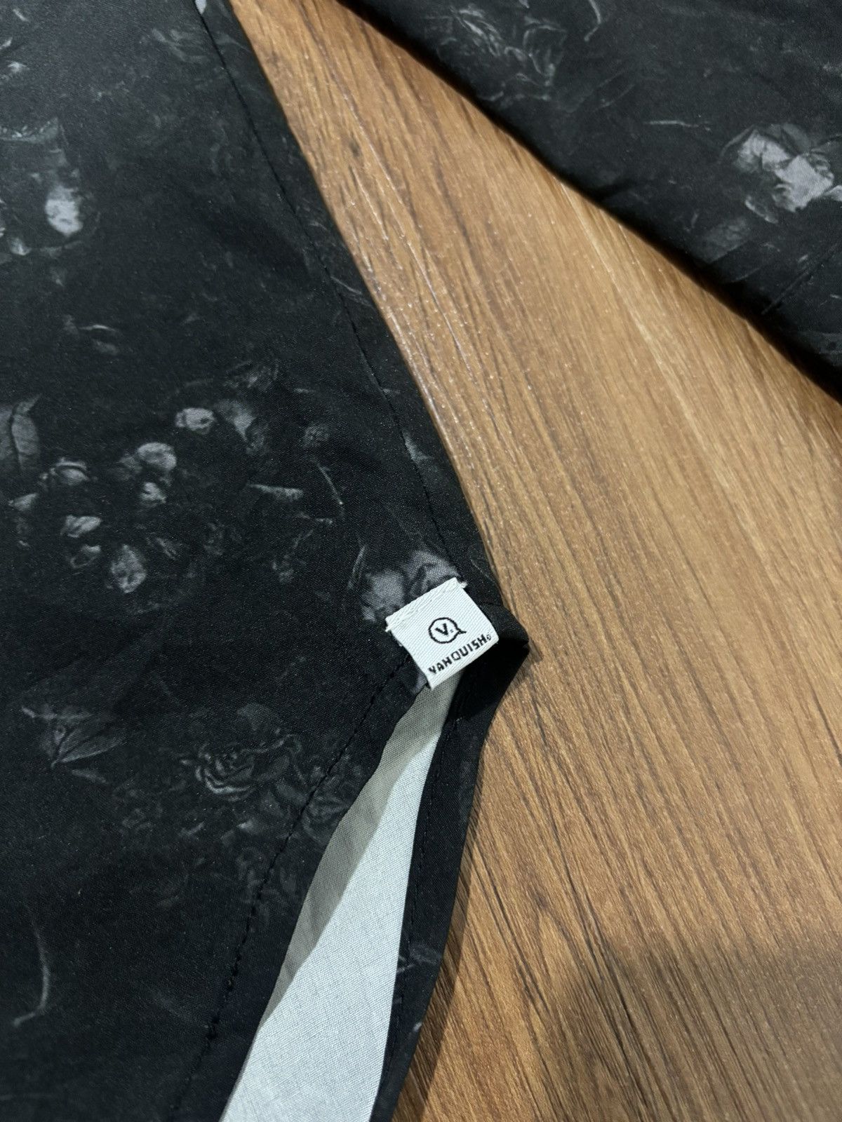 Japanese Brand × Vanquish × Vintage Vintage Vanquish Tokyo Black Rose Shirt Size US S / EU 44-46 / 1 - 5 Thumbnail