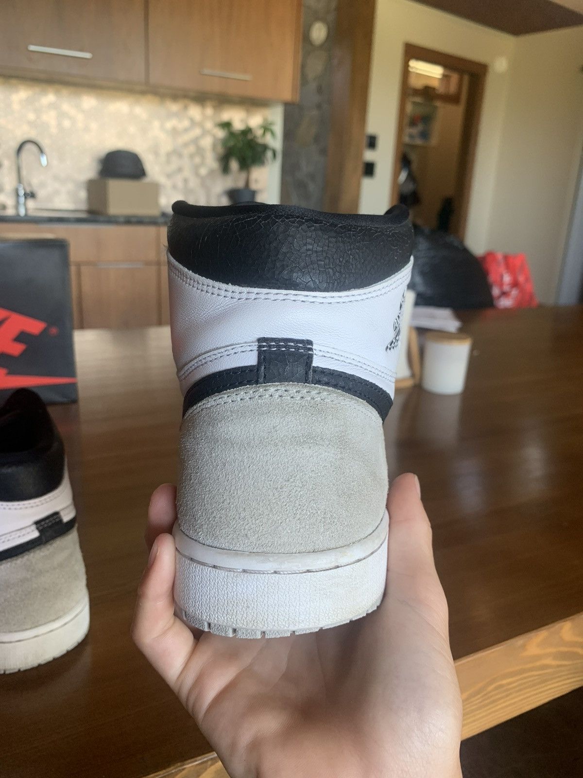 Jordan Brand × Nike Jordan 1 retro high OG bleached coral Size US 9 / EU 42 - 7 Thumbnail