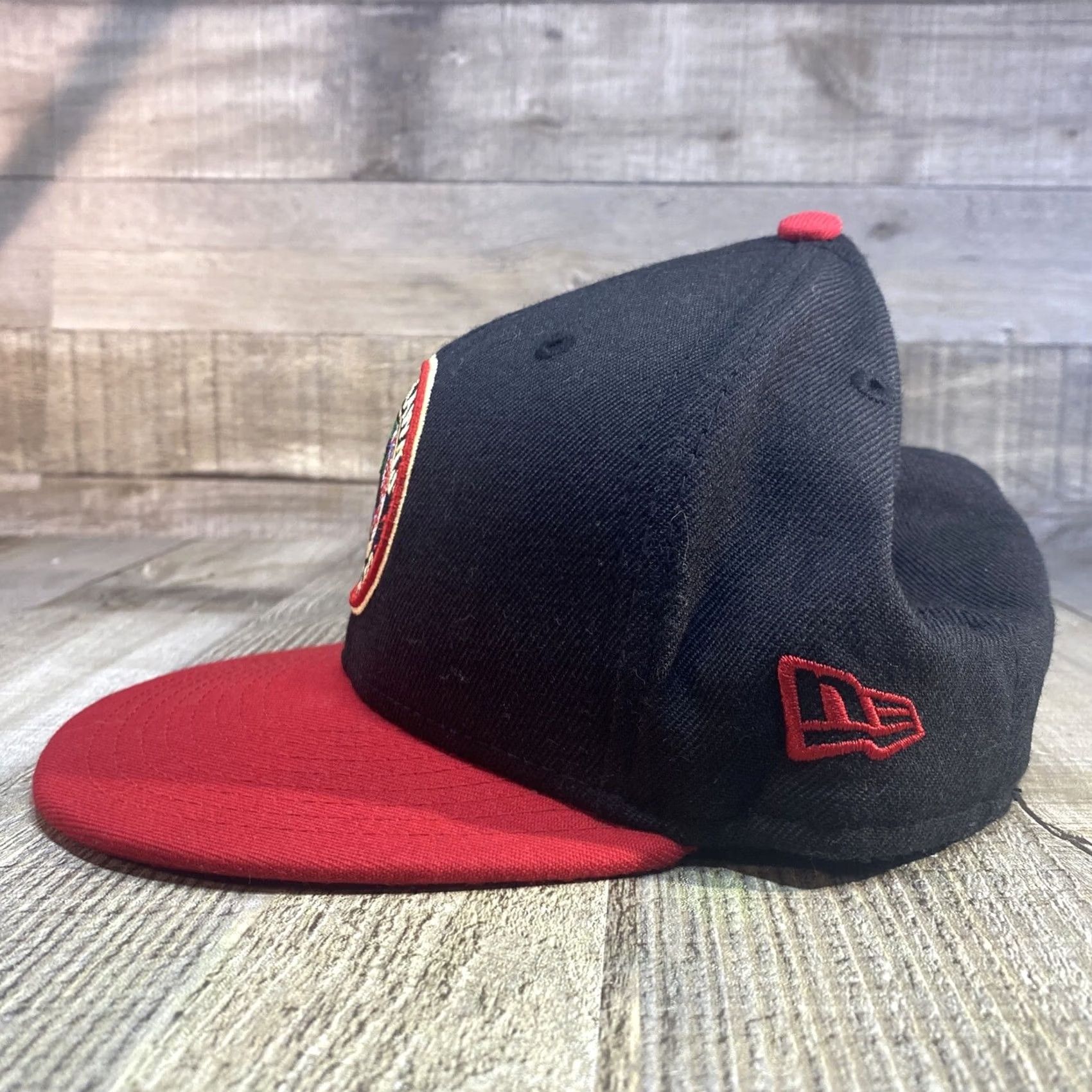 New Era VINTAGE New Era Chicago Black Hawks Fittes Hat 7 1/4 Hat Men Black 7 1/4 Size ONE SIZE - 4 Thumbnail
