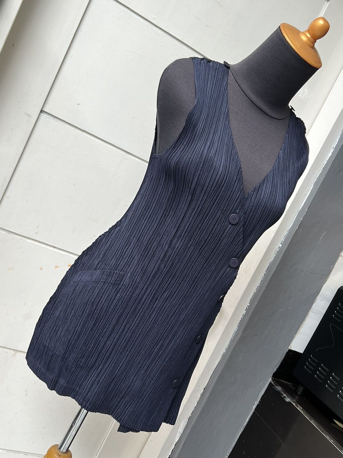 Pleats Please Issey Miyake ISSEY MIYAKE PLEATS PLEASE Asymmetrical buttom up vest Size US S / EU 44-46 / 1 - 11 Thumbnail