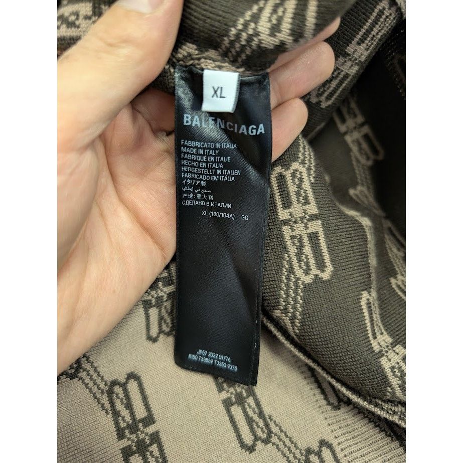 Balenciaga o1rshd1 Monogram Crewneck Sweater in Beige/Brown Size US XL / EU 56 / 4 - 17 Thumbnail