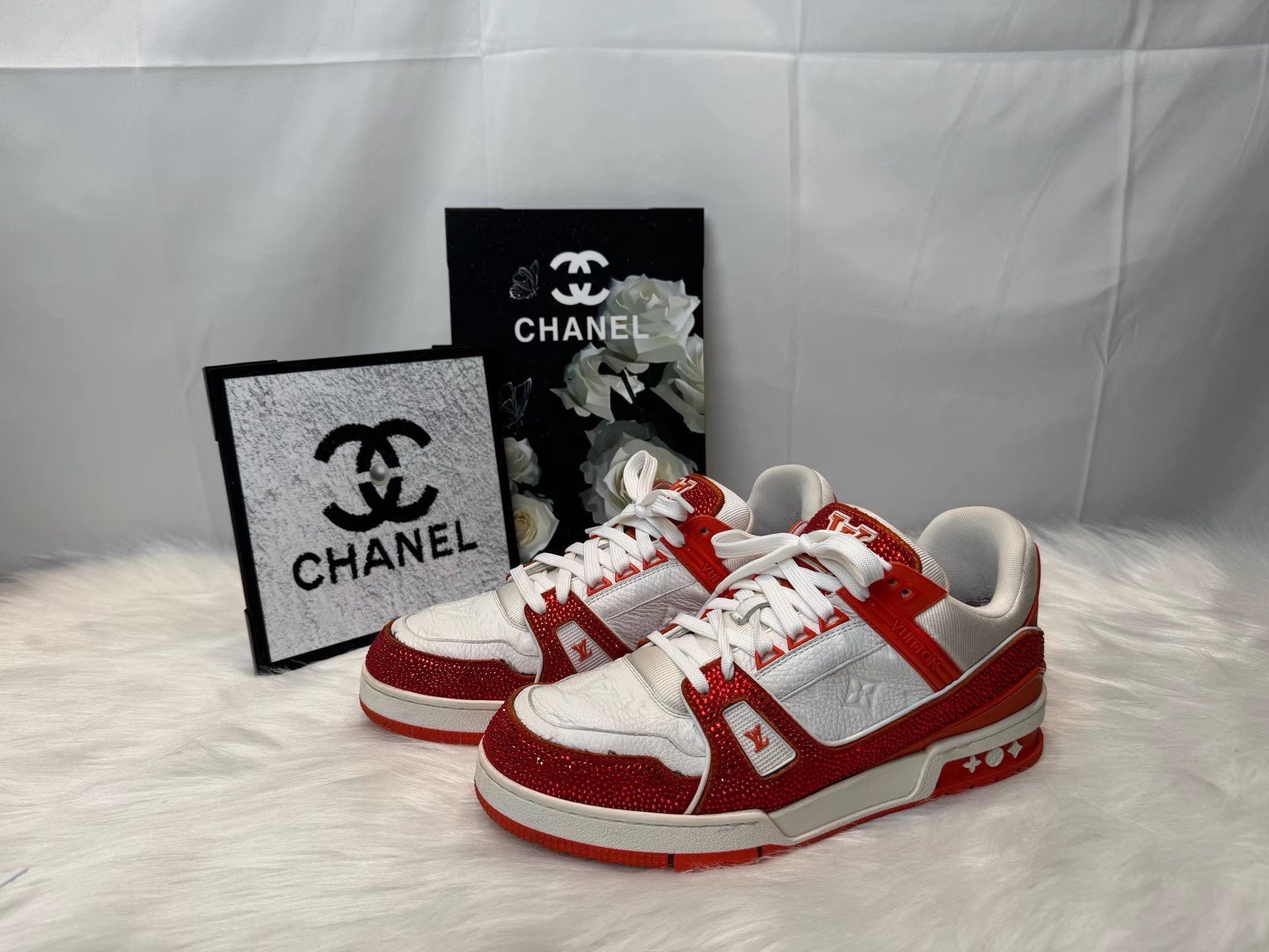 Louis Vuitton Louis Vuitton White Orange Crystal Logo Trainer K36 Size US 9 / EU 42 - 1 Thumbnail